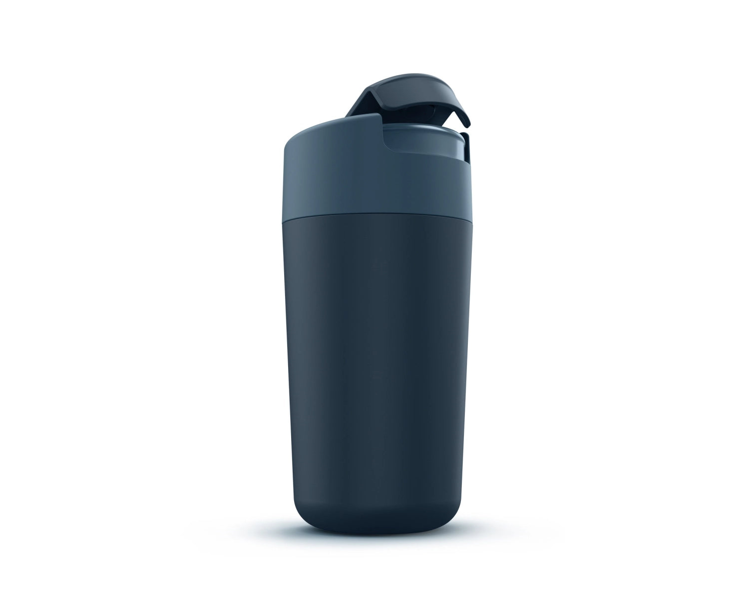 Praktischer blauer Sipp Reisebecher von Joseph Joseph, 454ml, ausgestattet mit einem cleveren Klappdeckel für einfaches Trinken on-the-go.
