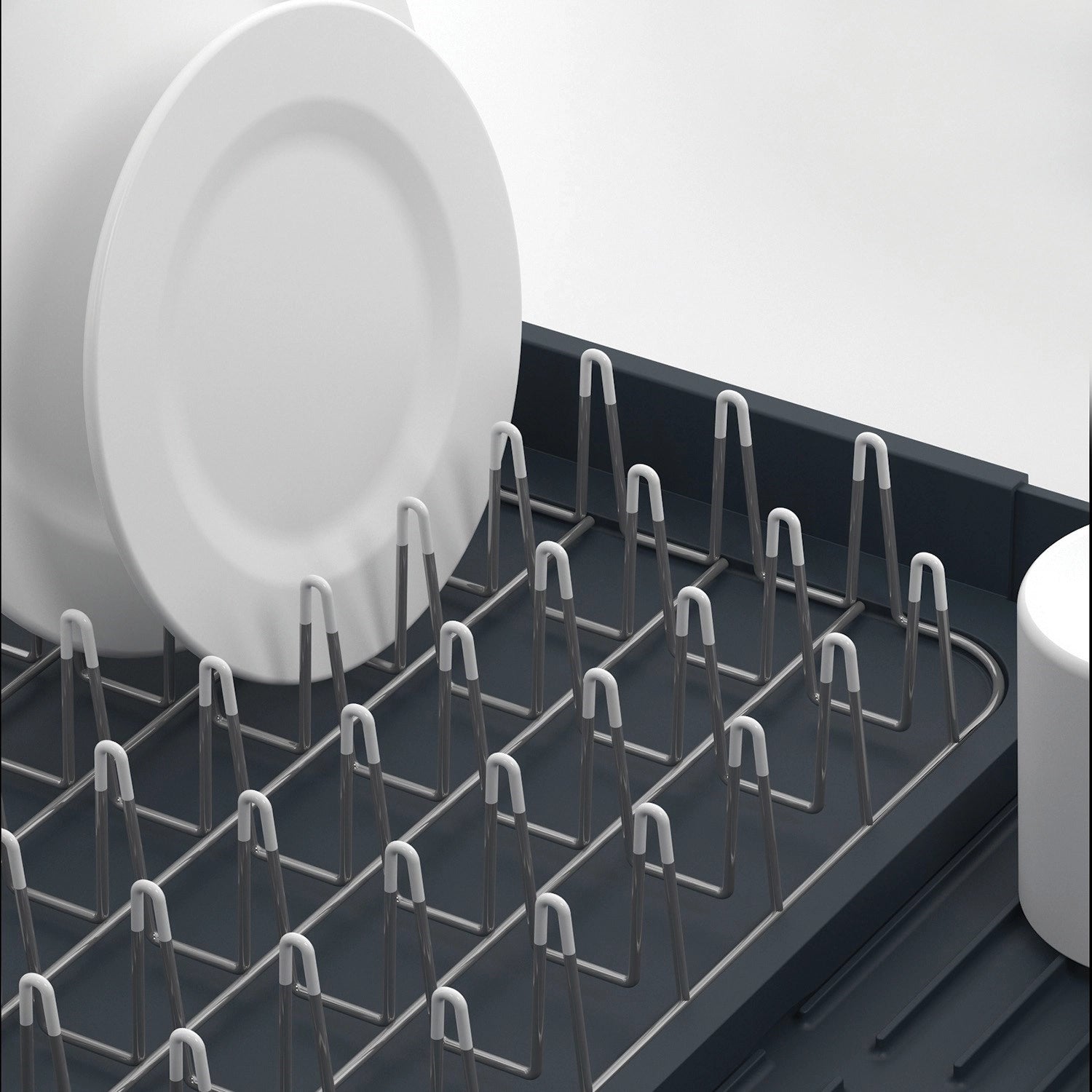 Stylisches, flexibles Geschirrabtropfgitter in elegantem Grau von Joseph Joseph, ideal für optimales Abtropfen und platzsparende Nutzung in der Küche.
