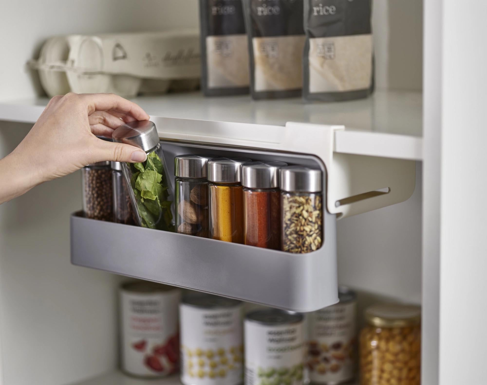 Der CupboardStore von Joseph Joseph: platzsparend, übersichtlich, robust. Perfekt für Gewürzliebhaber, die Ordnung schätzen.