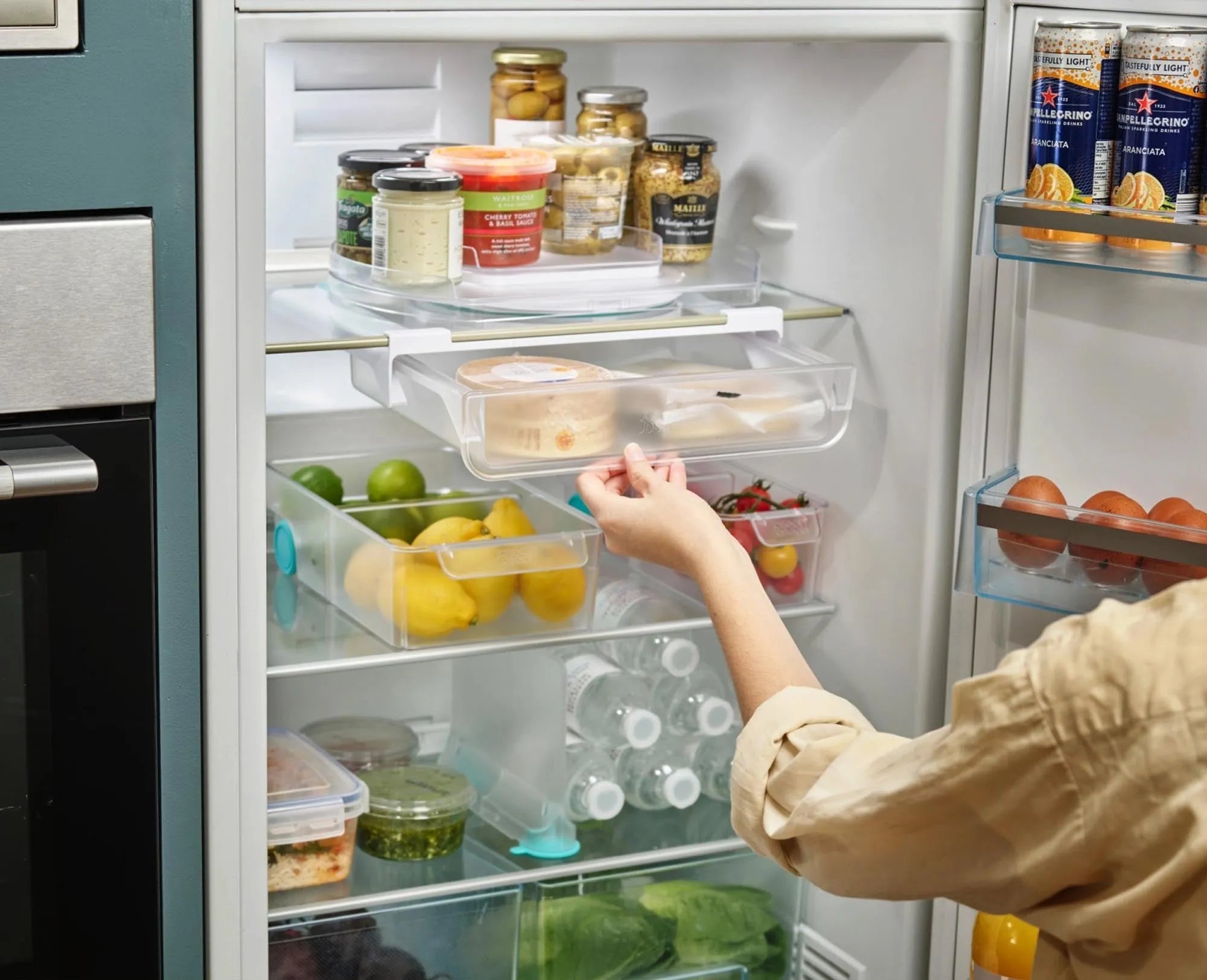 Effiziente Kühlschrankorganisation mit FridgeStore Schublade.