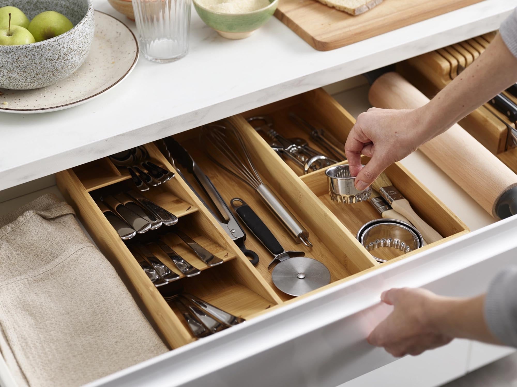 Der DrawerStore Bamboo Organizer von Joseph Joseph: Nachhaltiger, stilvoller Küchenhelfer für Besteck und Utensilien.