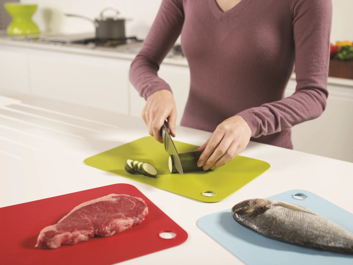 Schneidematten 3er Set Pop multicolor, 24x34cm in Mehrfarbig präsentiert im Onlineshop von KAQTU Design AG. Küchenhelfer ist von Joseph Joseph