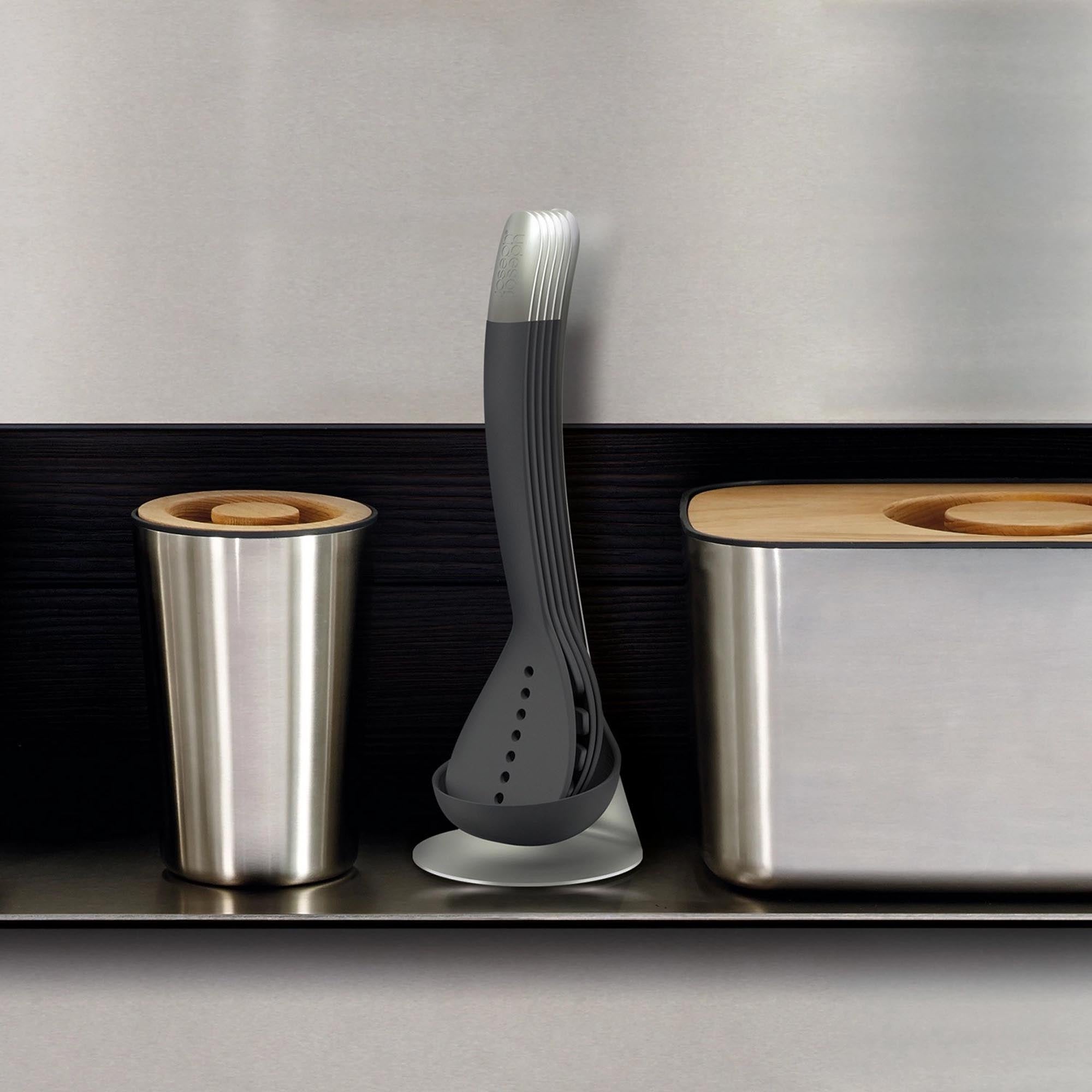 Entdecken Sie die 5-tlg. Joseph Joseph Nest Steel Collection: Hochwertige Edelstahl-Kochutensilien, ergonomisch, hitzebeständig und perfekt für jede Küche.