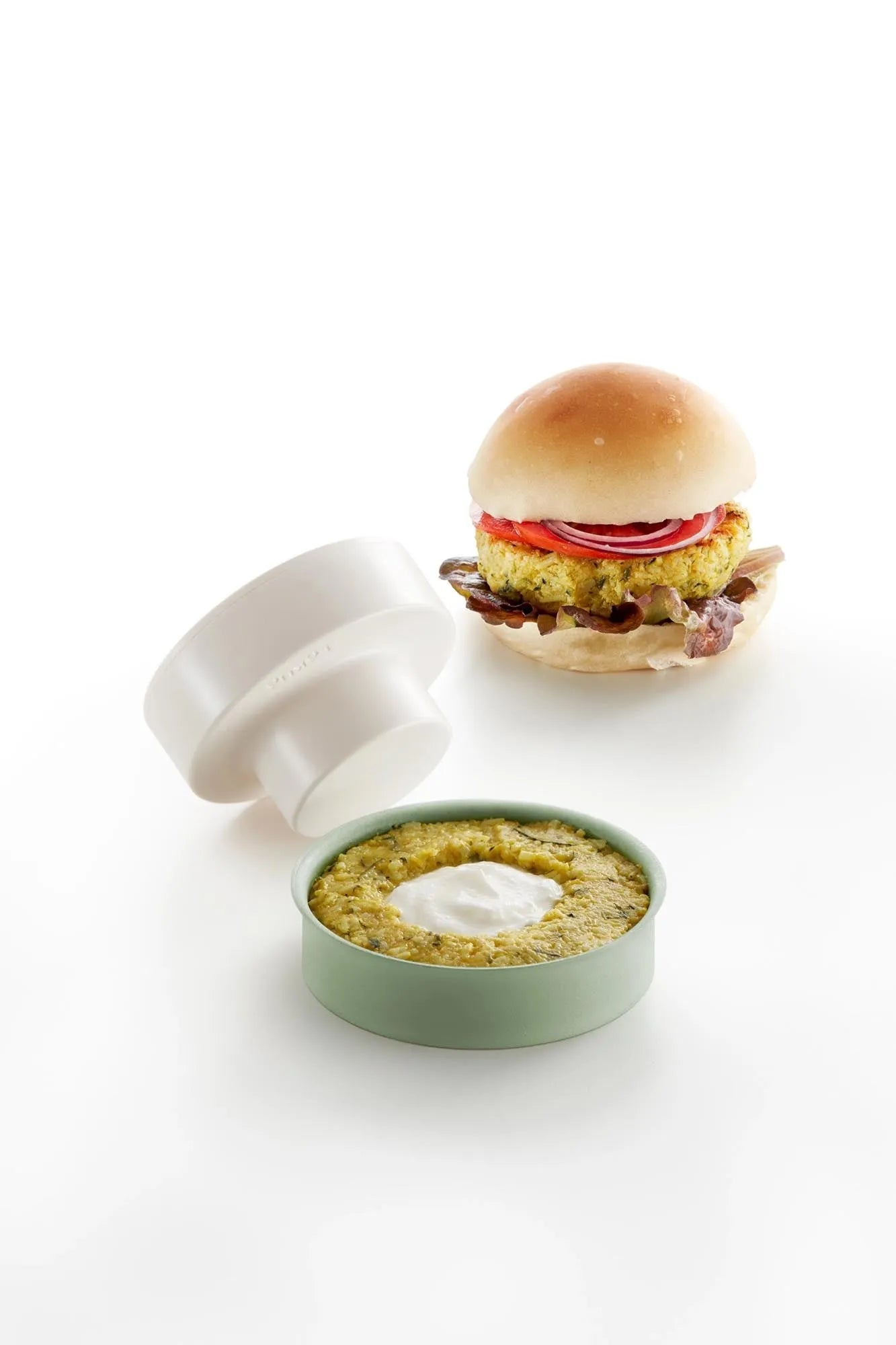 Veggie Burger in Grün/Weiss präsentiert im Onlineshop von KAQTU Design AG. Küchenhelfer ist von Lékué