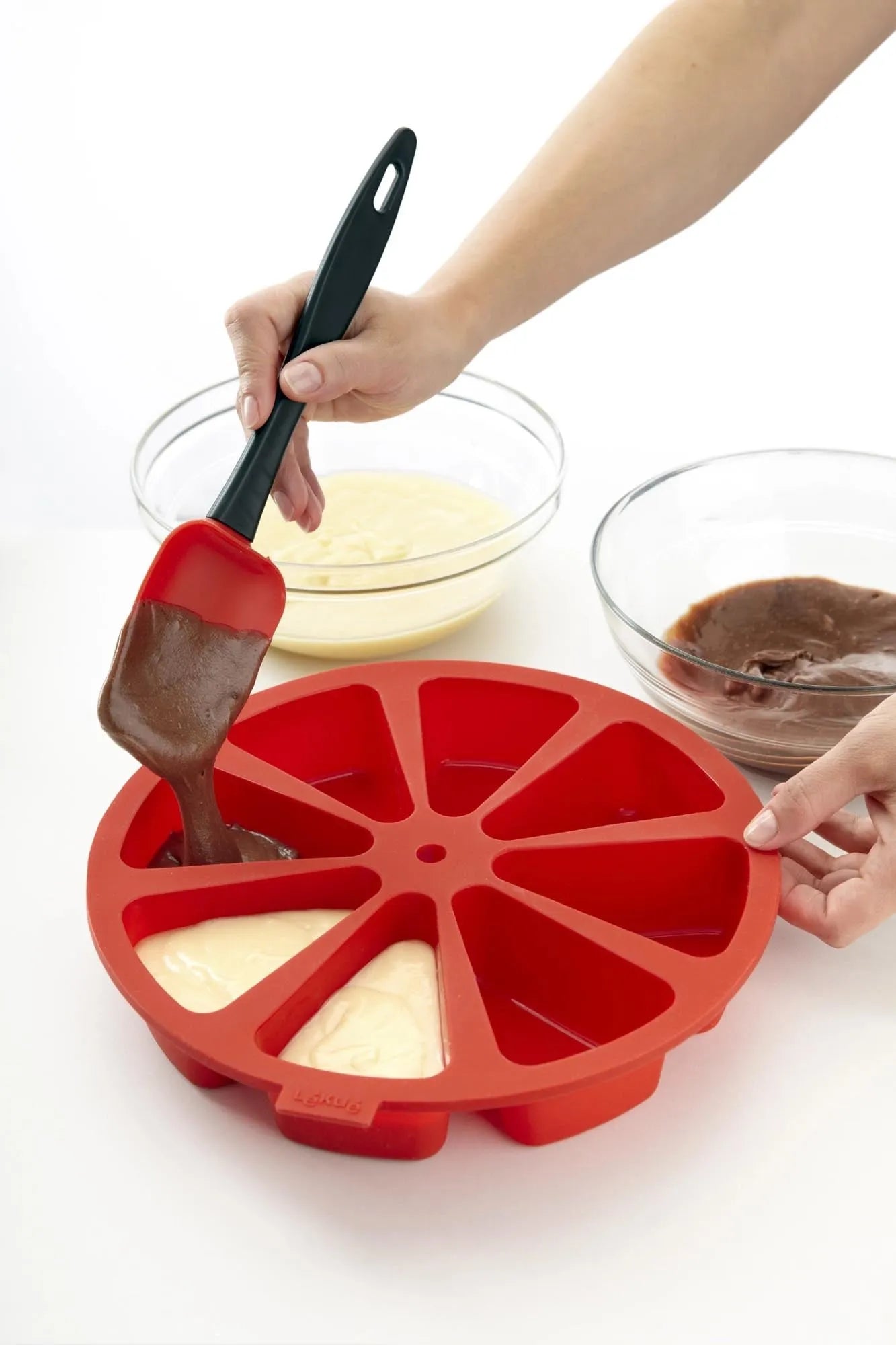 Backform Kuchen, 8 Portionen in Rot präsentiert im Onlineshop von KAQTU Design AG. Backen ist von Lékué