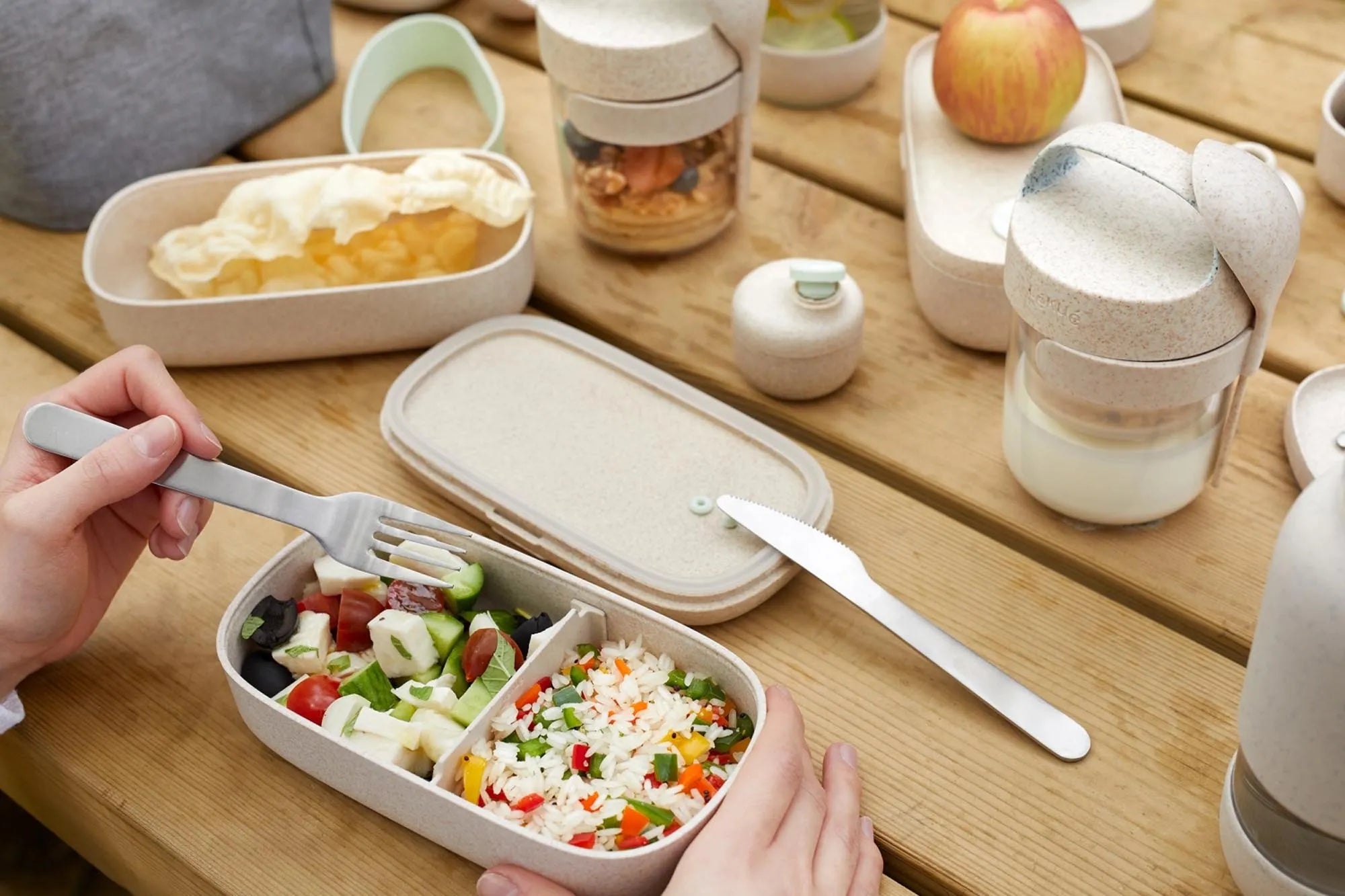 Lunchbox To Go Organic, 1l 19.2x10x11cm in Beige präsentiert im Onlineshop von KAQTU Design AG. Aufbewahrungsbehälter ist von Lékué