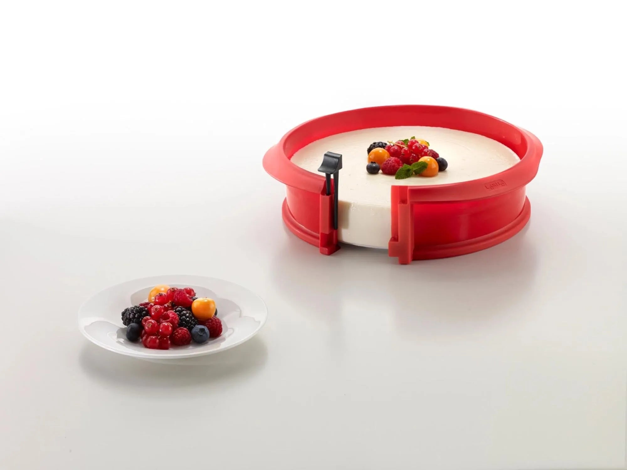 Springform mit Keramikboden rund, hoch, rot, 2.5 lt. 23 cm in  präsentiert im Onlineshop von KAQTU Design AG. Backen ist von Lékué