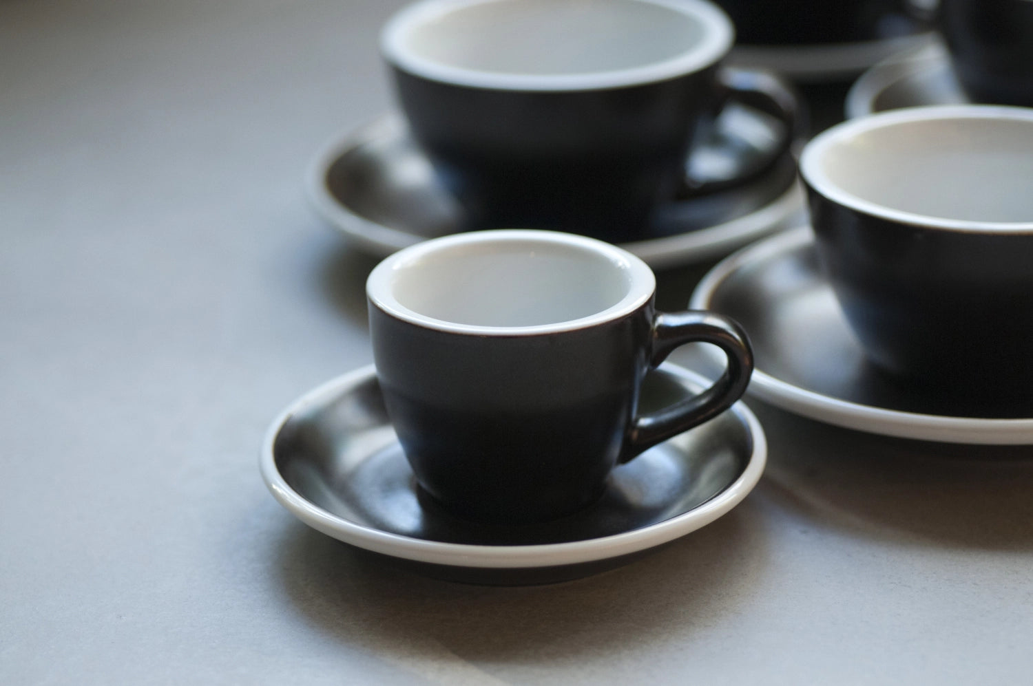 Elegante 80ml Egg Espresso Tasse von Loveramics, perfekt für aromatischen Espresso, vereint zeitgemäßes Design mit Funktionalität.