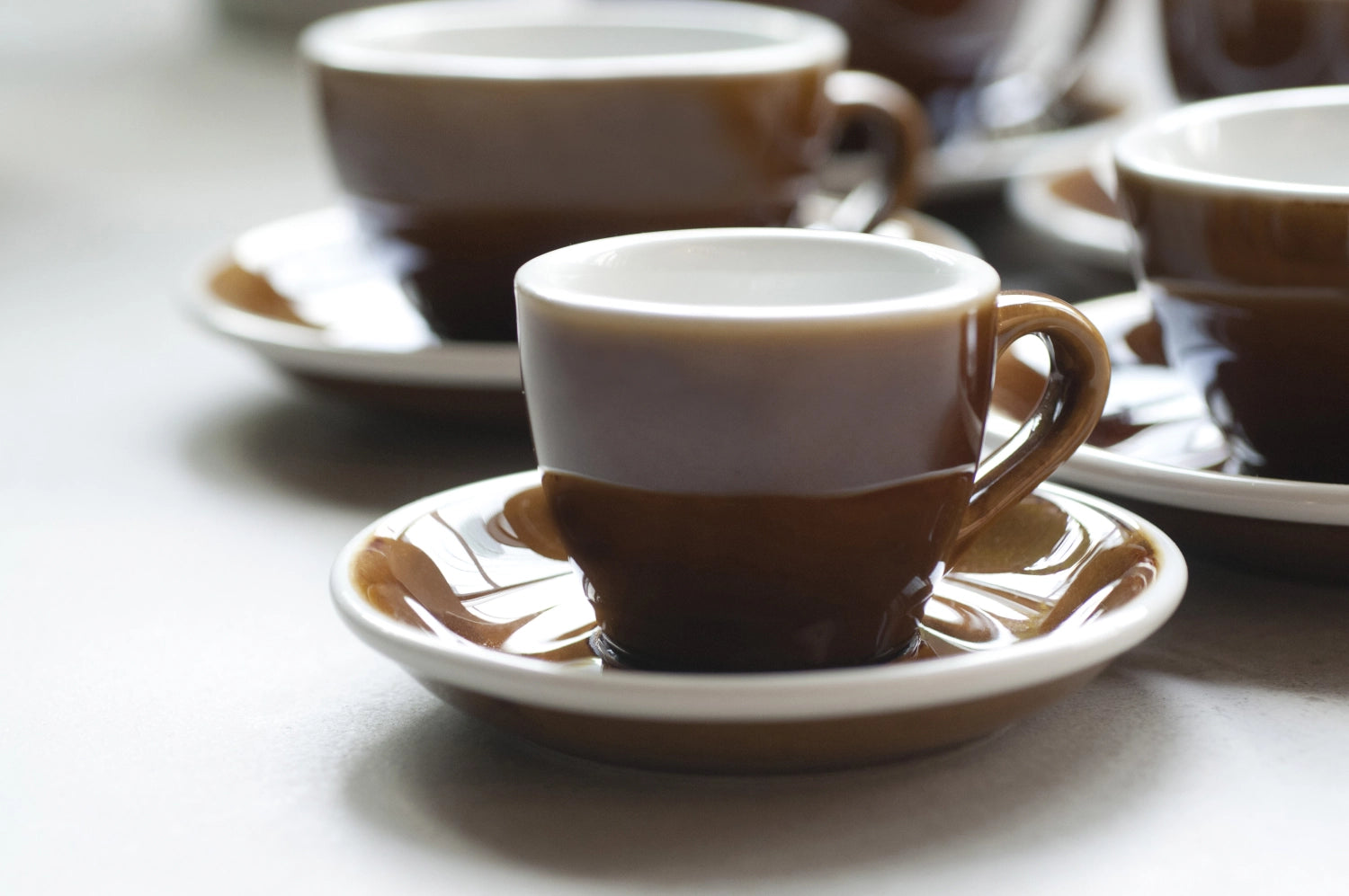 Stilvolle Loveramics Egg Untertasse für perfekten Espresso-Genuss.