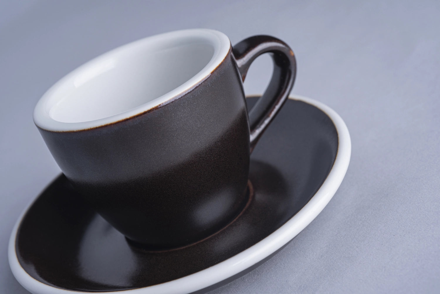 Elegante 80ml Egg Espresso Tasse von Loveramics, ideal für intensiven Espresso-Genuss, kombiniert zeitgemäßes Design mit hoher Qualität.