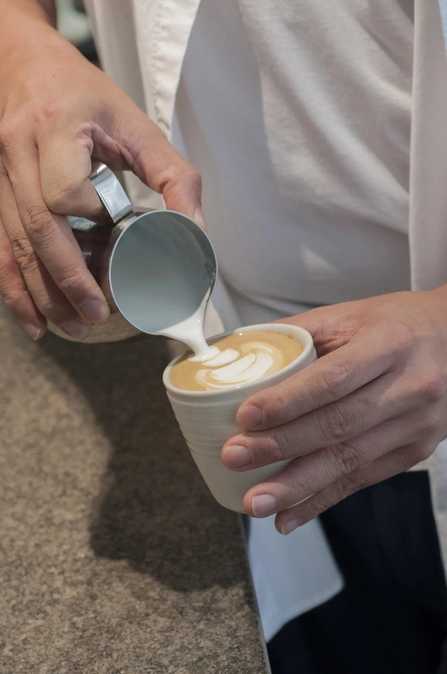 Eleganter 150ml Celadongrün Becher von Loveramics für Kaffeeliebhaber.