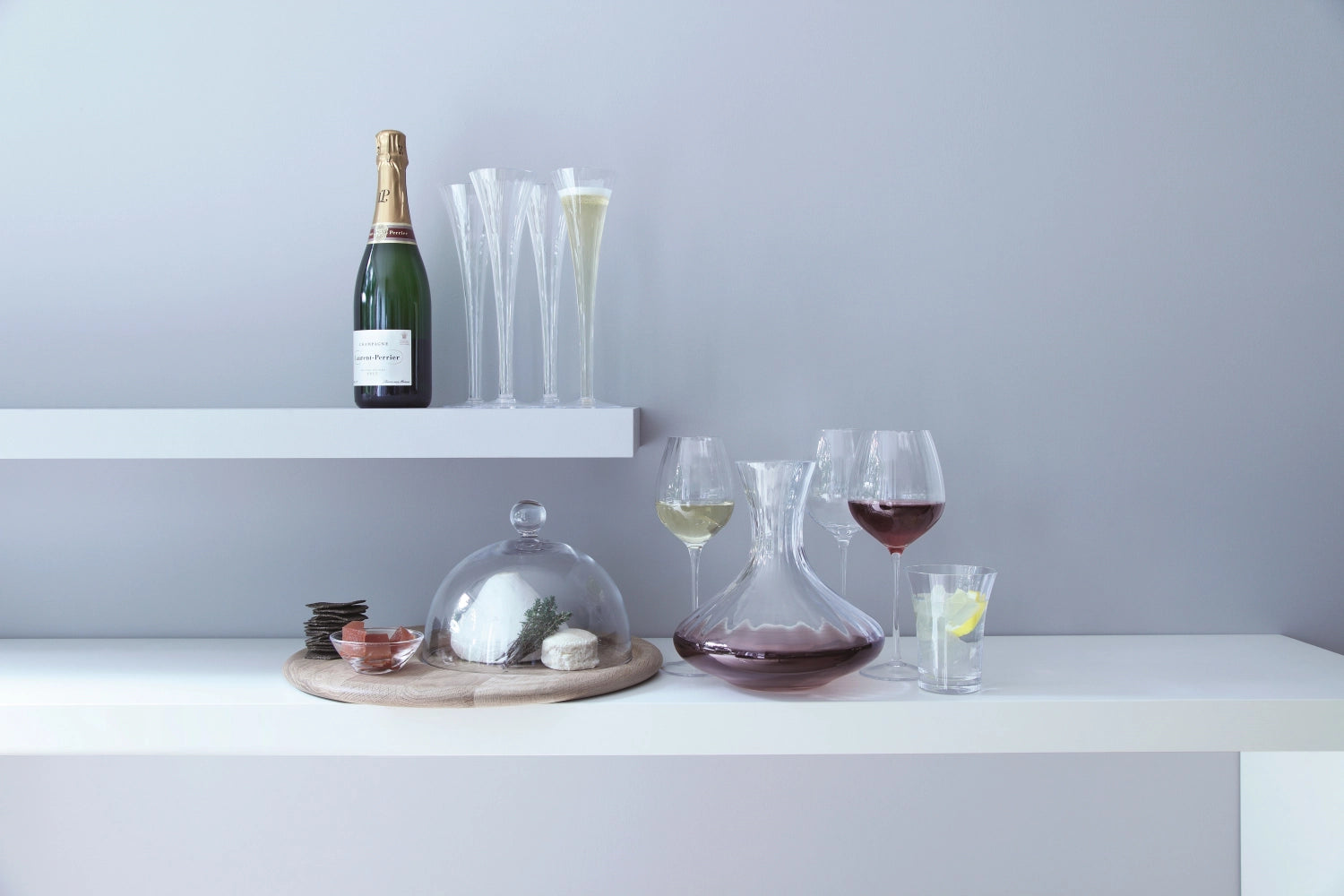 Elegantes 2er Set Aurelia Rotweingläser von LSA, 660ml, perfekt für Weinliebhaber, vereint modernes Design mit hochwertiger Verarbeitung.