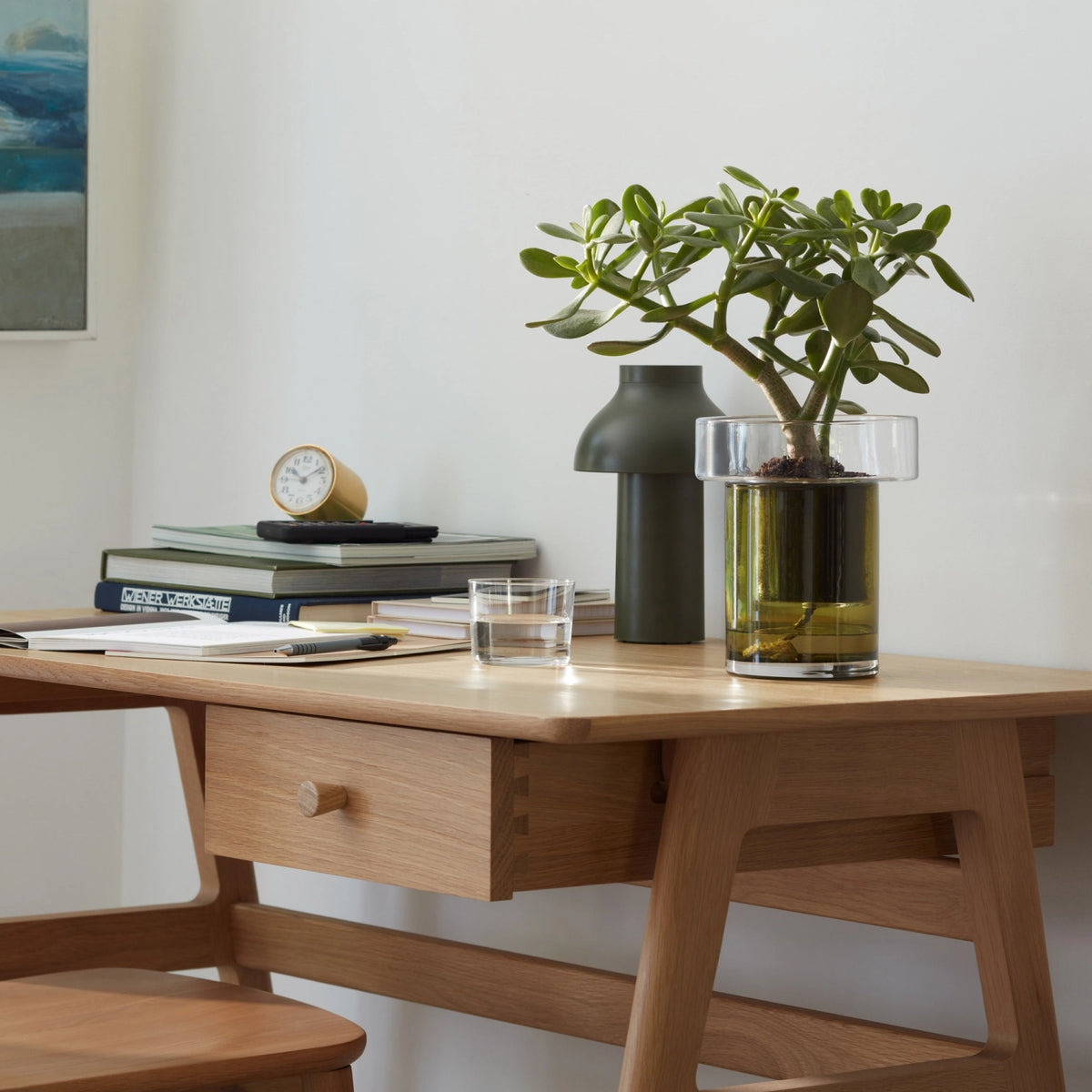 Pflanzentopf Balcony selbstwässernd H19 Ø16 cm klar/olivgrün in Grün präsentiert im Onlineshop von KAQTU Design AG. Vase ist von LSA