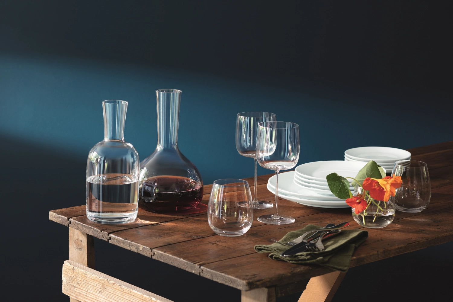 Erleben Sie mit dem 4er Set Borough Weingläser von LSA (380ml) ein elegantes Trinkerlebnis. Handgefertigtes Glas für Weinliebhaber.