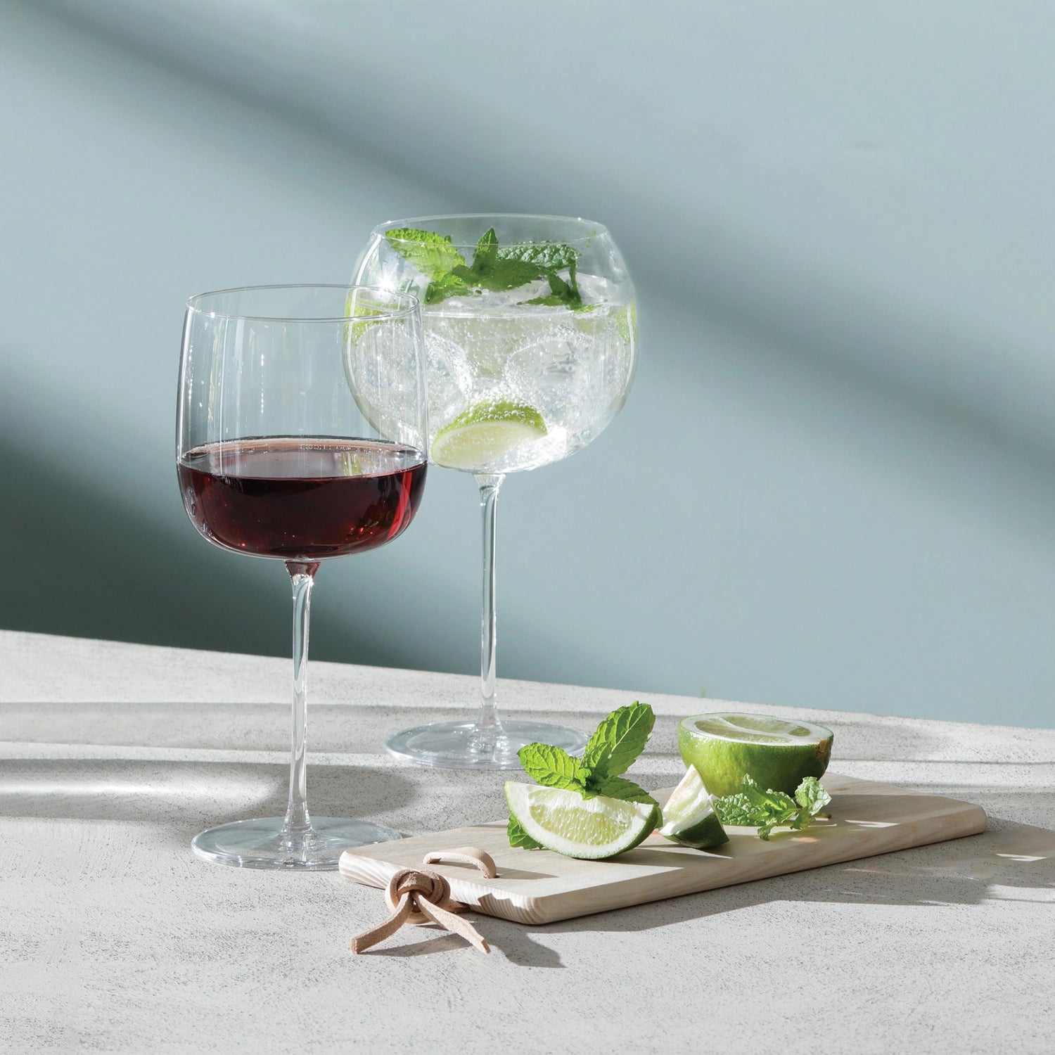 Stilvolles 4er Set klarer Weingläser von LSA, 450ml, ideal für festliche Anlässe und den Genuss von Wein in elegantem Design.