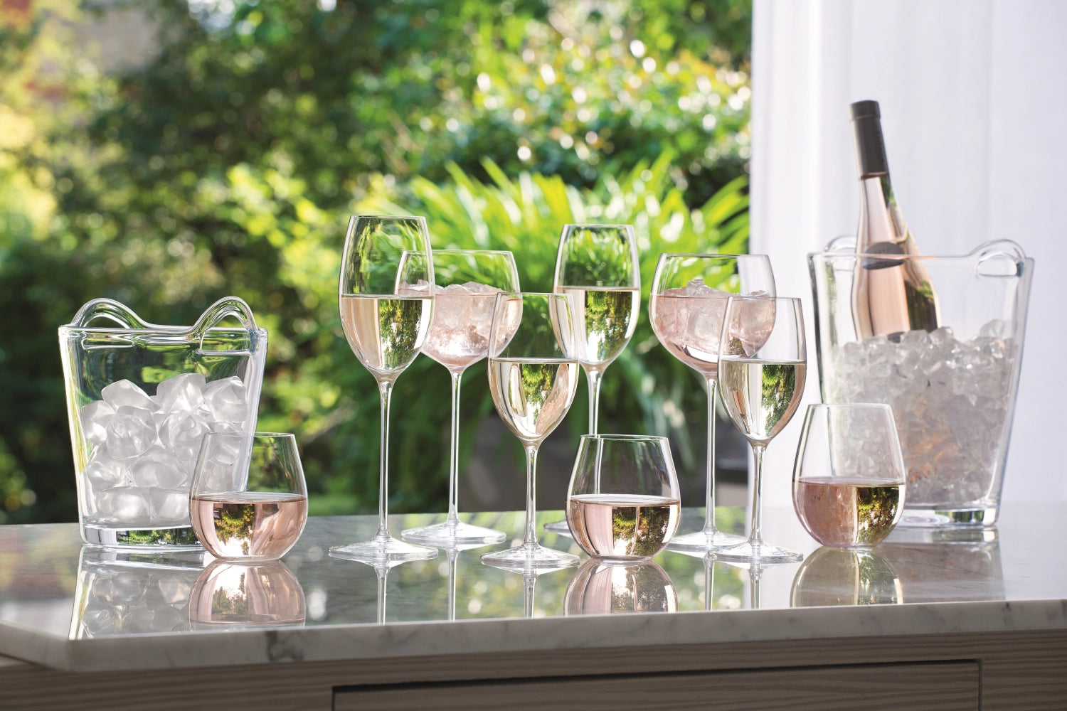 Eleganter Bar Sektkühler aus klarem Glas, 26 cm hoch, perfekt für das stilvolle Kühlen von Sektflaschen bei besonderen Feierlichkeiten.