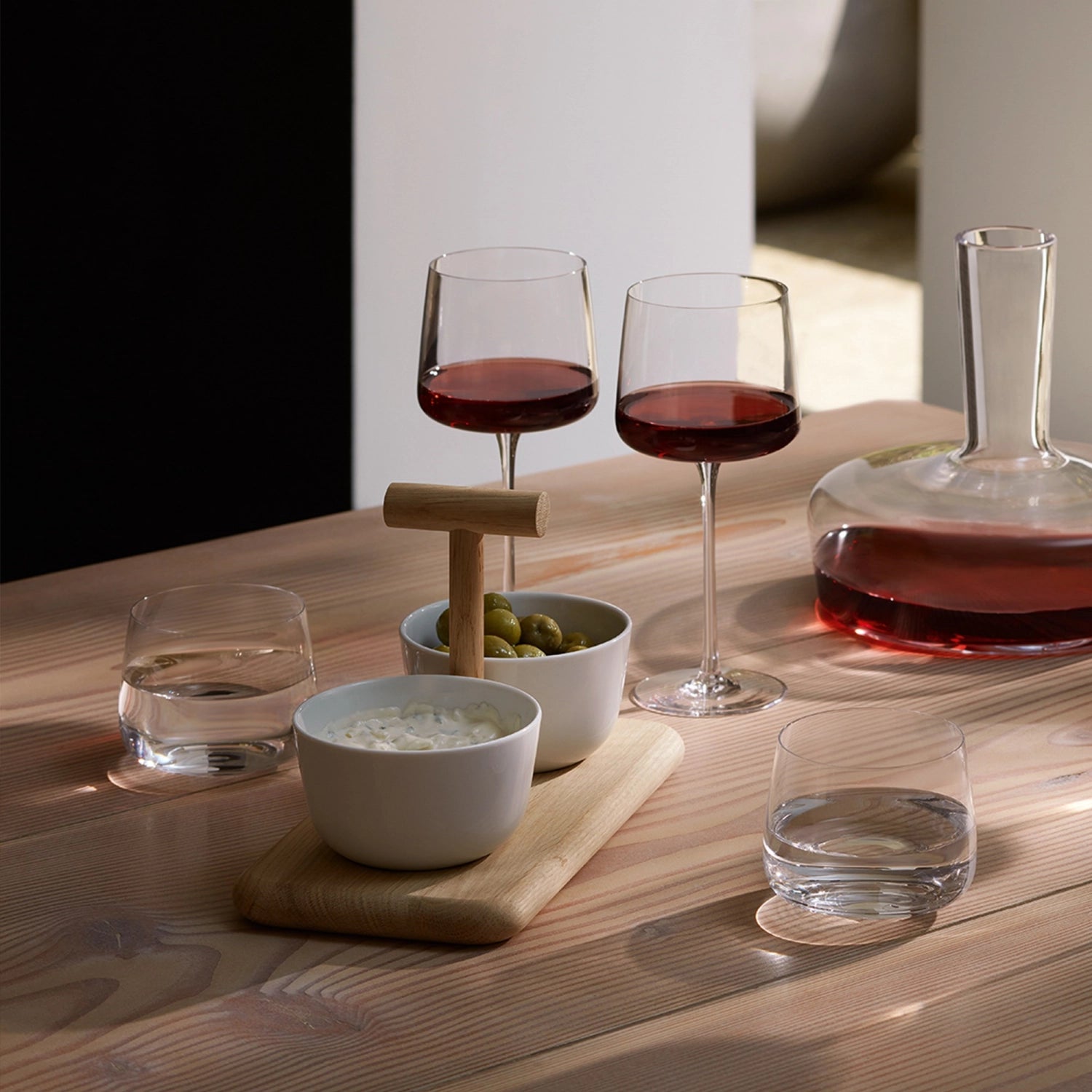 Stilvolles 4er Set klarer Weingläser von LSA, 400ml, perfekt für Weinliebhaber und festliche Anlässe, vereint Eleganz und Funktionalität.