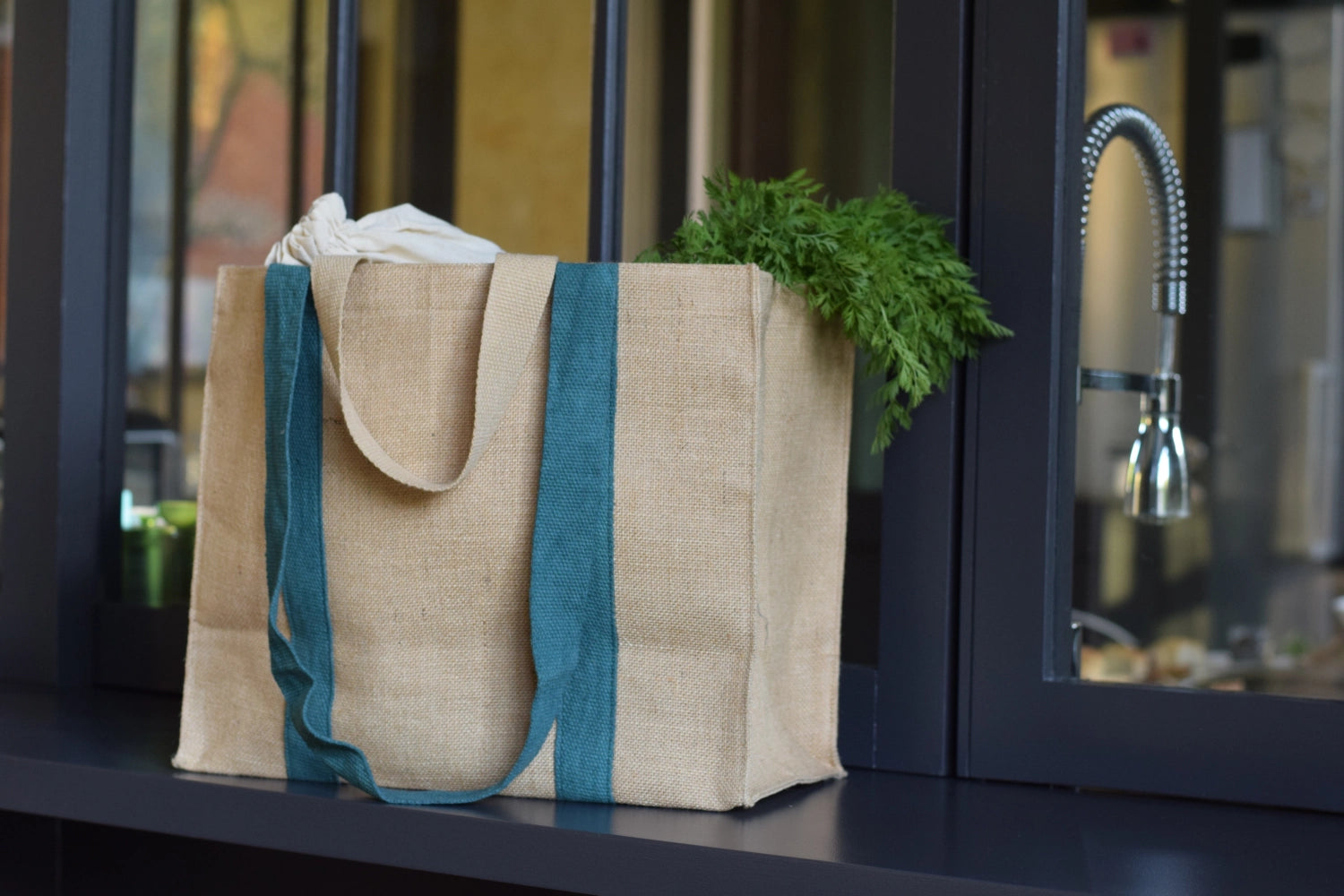 Große, farbenfrohe Pebbly Tasche XL, perfekt für Lunch und Snacks, ideal für unterwegs und den täglichen Gebrauch.