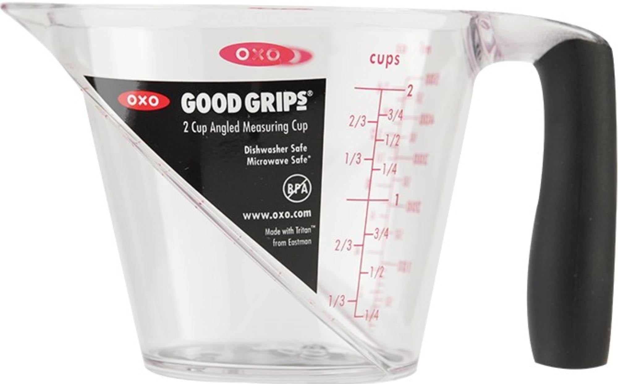 OXO abgewinkelter Messbecher (250 ml): Ergonomisch, stabil und leicht ablesbar. Ideal für präzises Messen von Flüssigkeiten in der Küche.