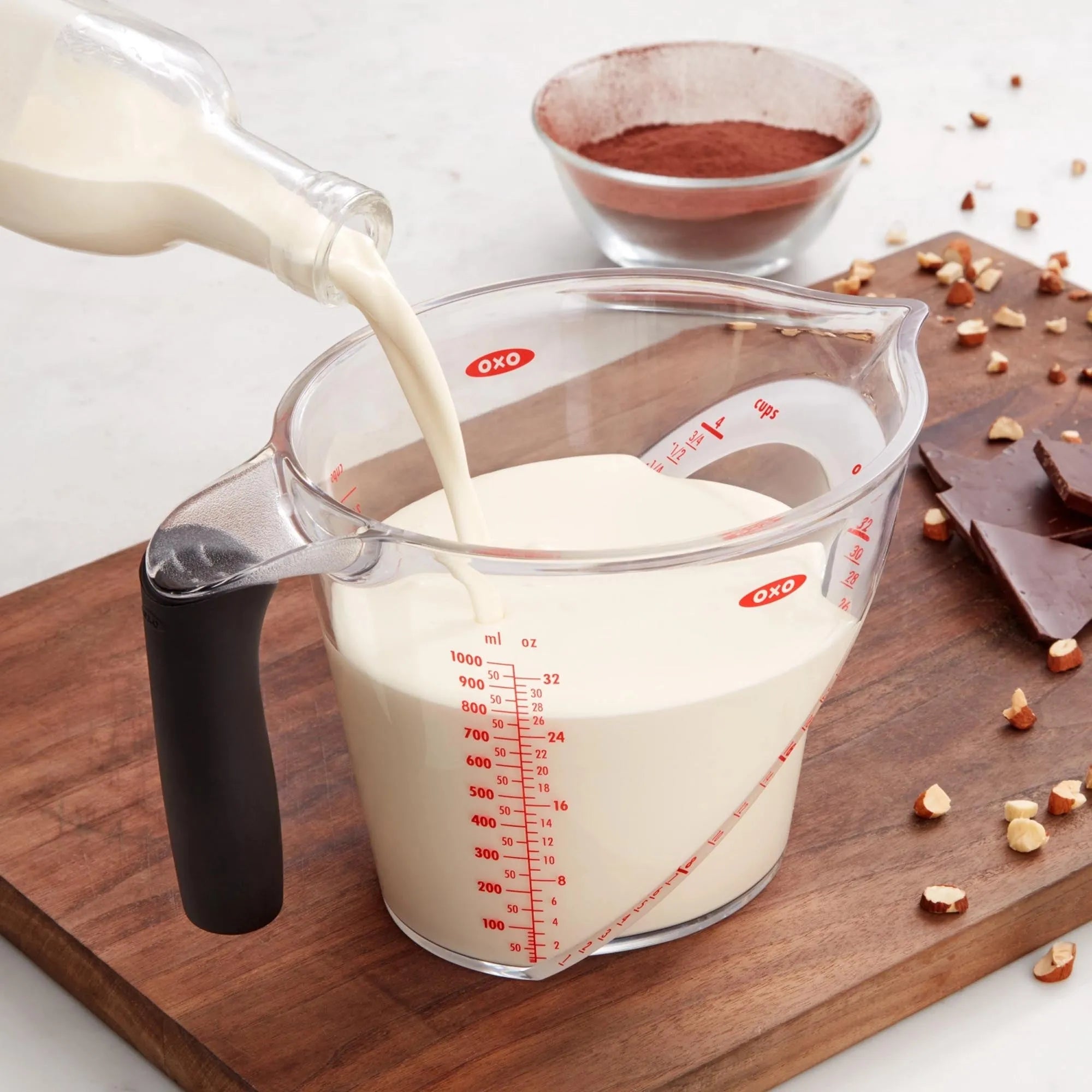 OXO 1L Messbecher: Ergonomisch, tropffrei und leicht ablesbar.