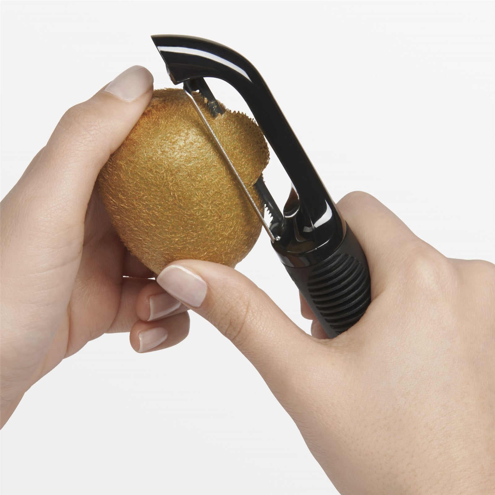 Der OXO Schäler gezackt: Edelstahlklinge, ergonomisch, rutschfest. Perfekt für Obst & Gemüse. Spülmaschinenfest.