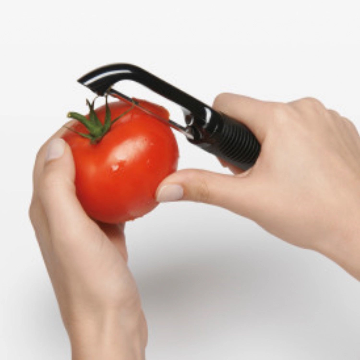 Schäler mit gezackter Klinge von OXO, ideal zum einfachen Schälen von Obst und Gemüse, ergonomisches Design für komfortable Handhabung.