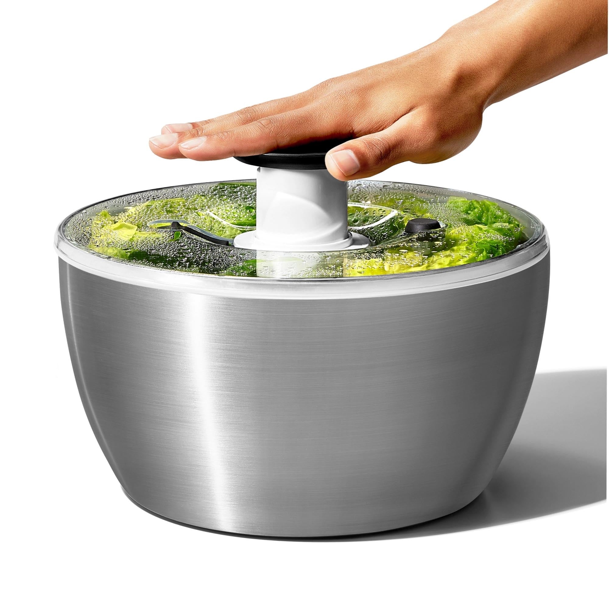 Effiziente OXO Inox Salatschleuder für frischen, trockenen Salat.