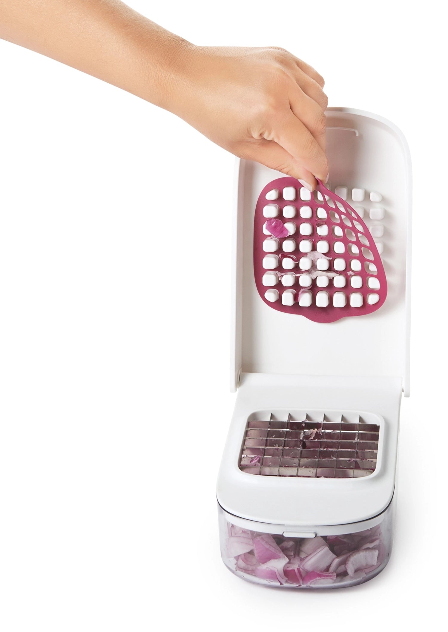 Effizienter Gemüse-Zwiebelschneider in elegantem Weiß von OXO, ideal für schnelles und einfaches Zerkleinern von Zwiebeln und anderen Gemüsesorten.