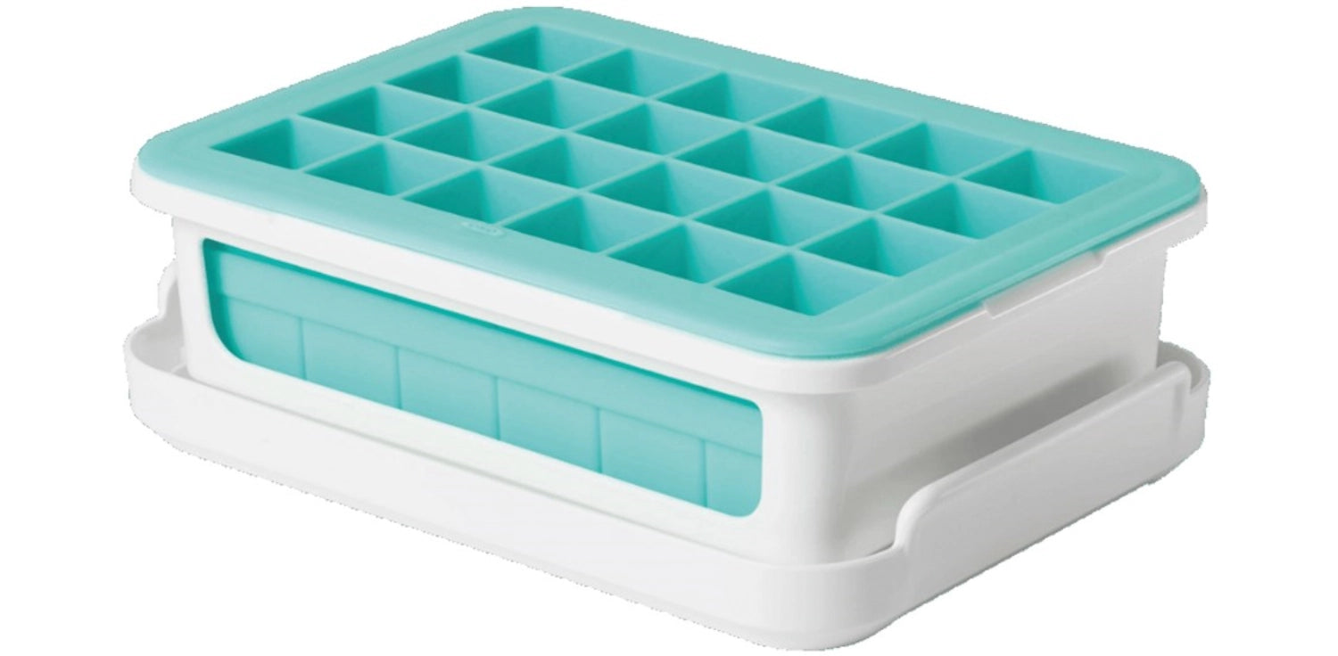 Good Grips Eiswürfelschale mit Abdeck. - Würfel klein in Blau präsentiert im Onlineshop von KAQTU Design AG. Eiswürfelform ist von OXO