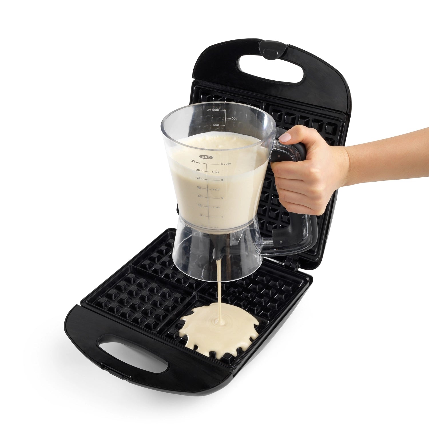 Der OXO Good Grips Präzisions Teigspender ermöglicht präzises Dosieren von Teig und Flüssigkeiten, ideal für kreative Backprojekte.