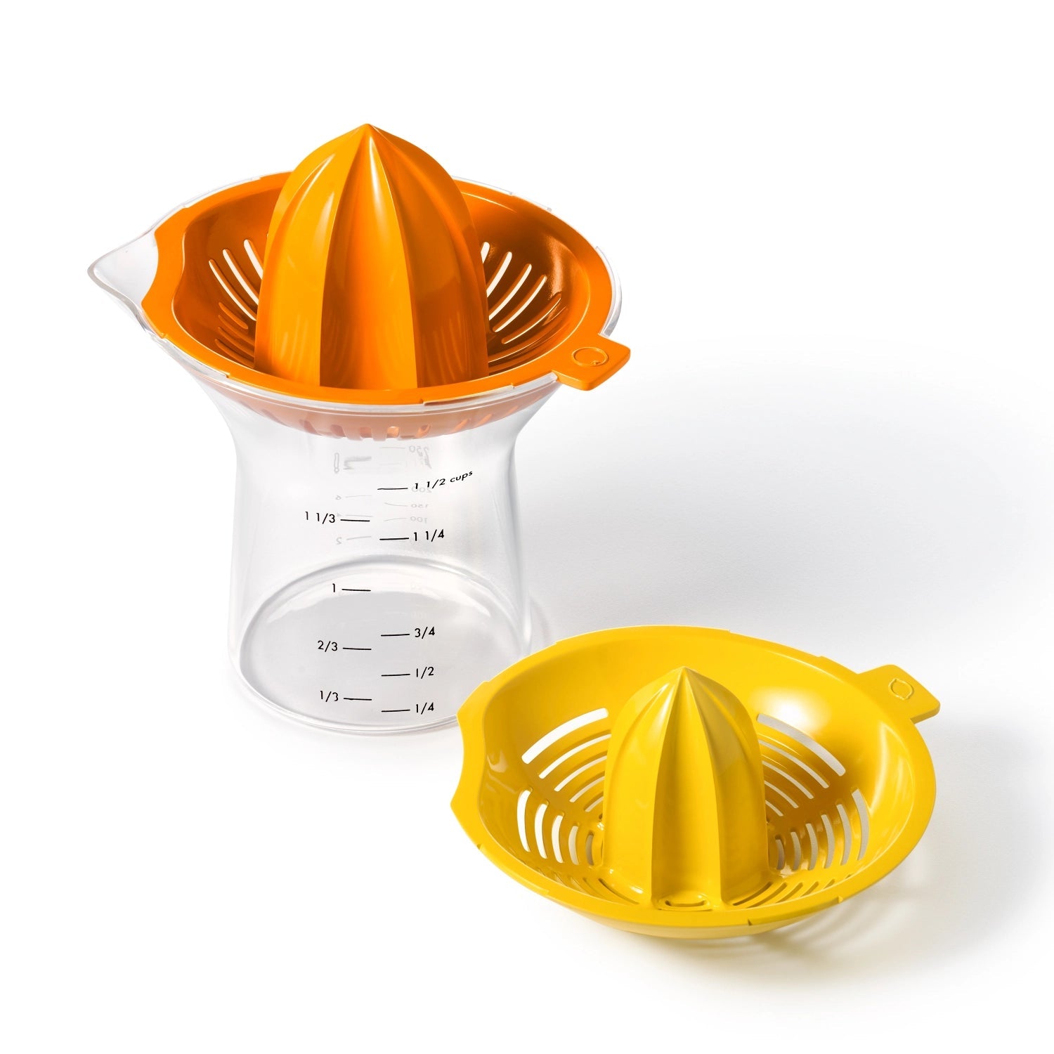 Praktische 2-in-1 Zitruspresse von OXO mit 350ml Fassungsvermögen, ideal für frischen Saft. Ergonomisch und leicht zu reinigen.