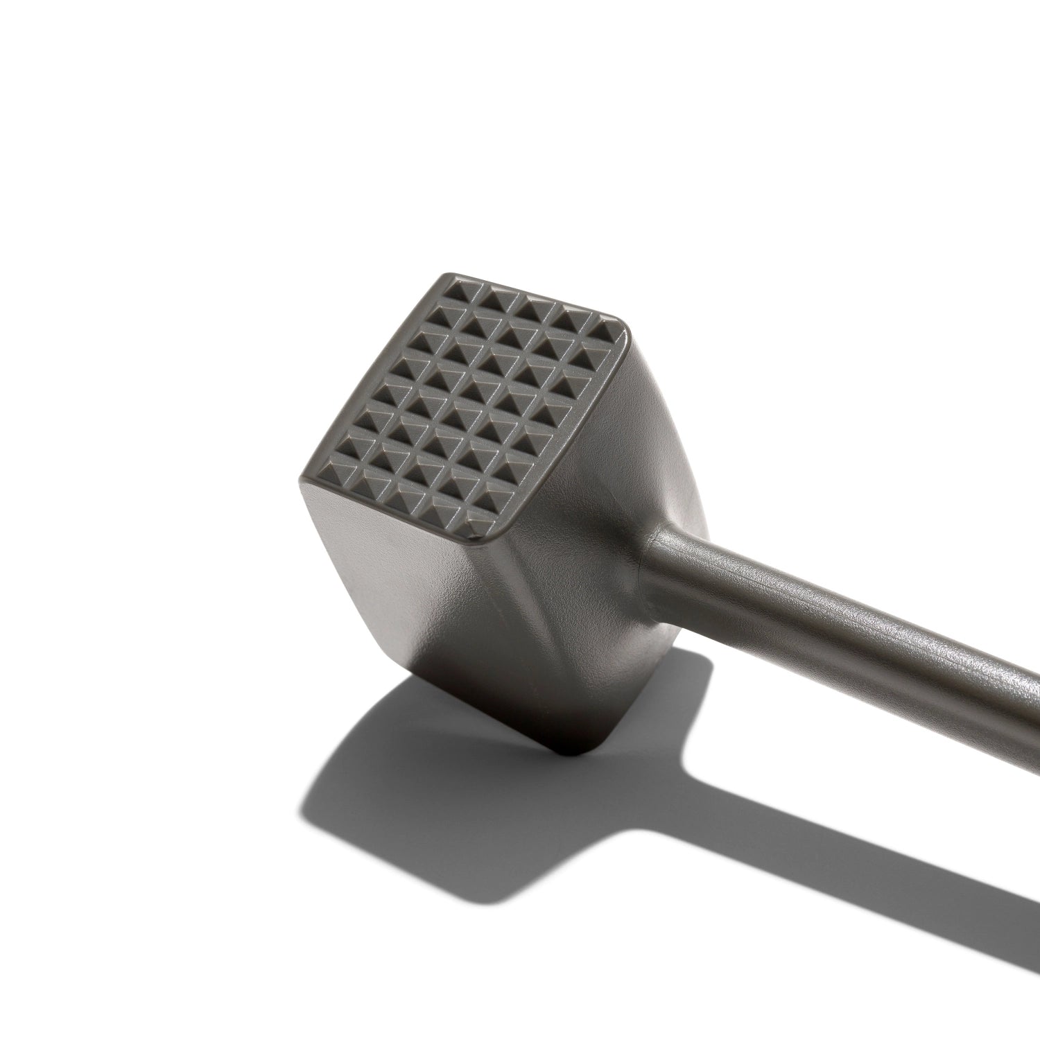 Der OXO Good Grips Fleischhammer aus robustem Kunststoff ist perfekt zum Zartklopfen von Fleisch und sorgt für eine gleichmäßige Textur beim Kochen.