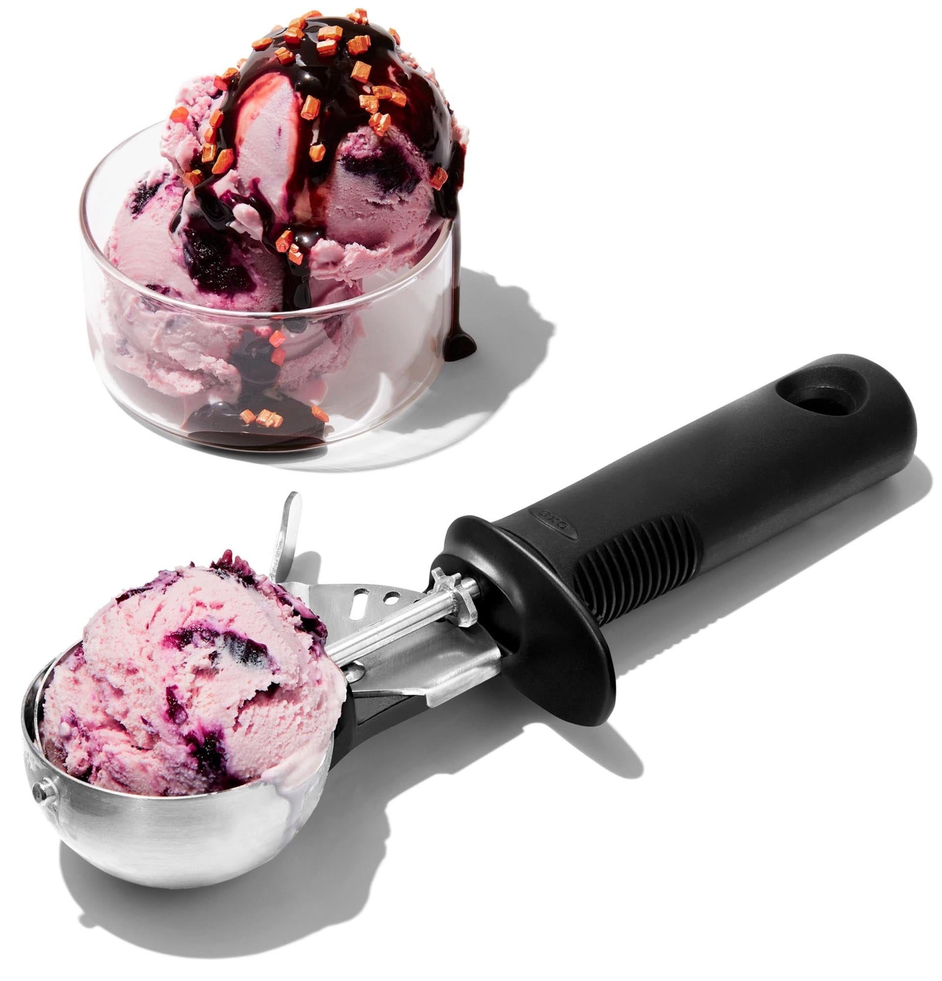 OXO Trigger Glacelöffel: Müheloses Portionieren mit innovativem Griff.