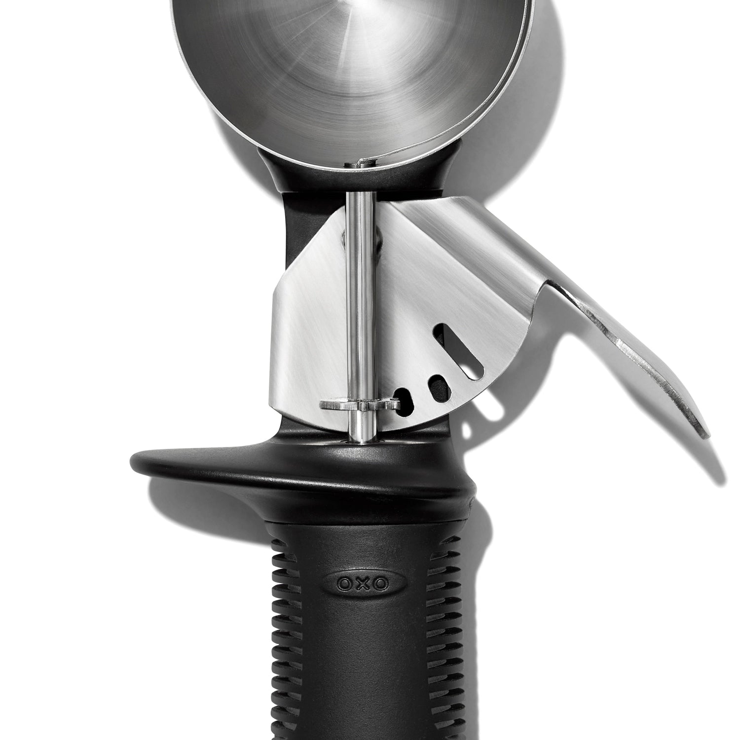 OXO TriGood Gripser Glacelöffel, perfekt zum einfachen Servieren von gefrorenen Leckereien, mit rutschfestem Griff für besten Komfort.