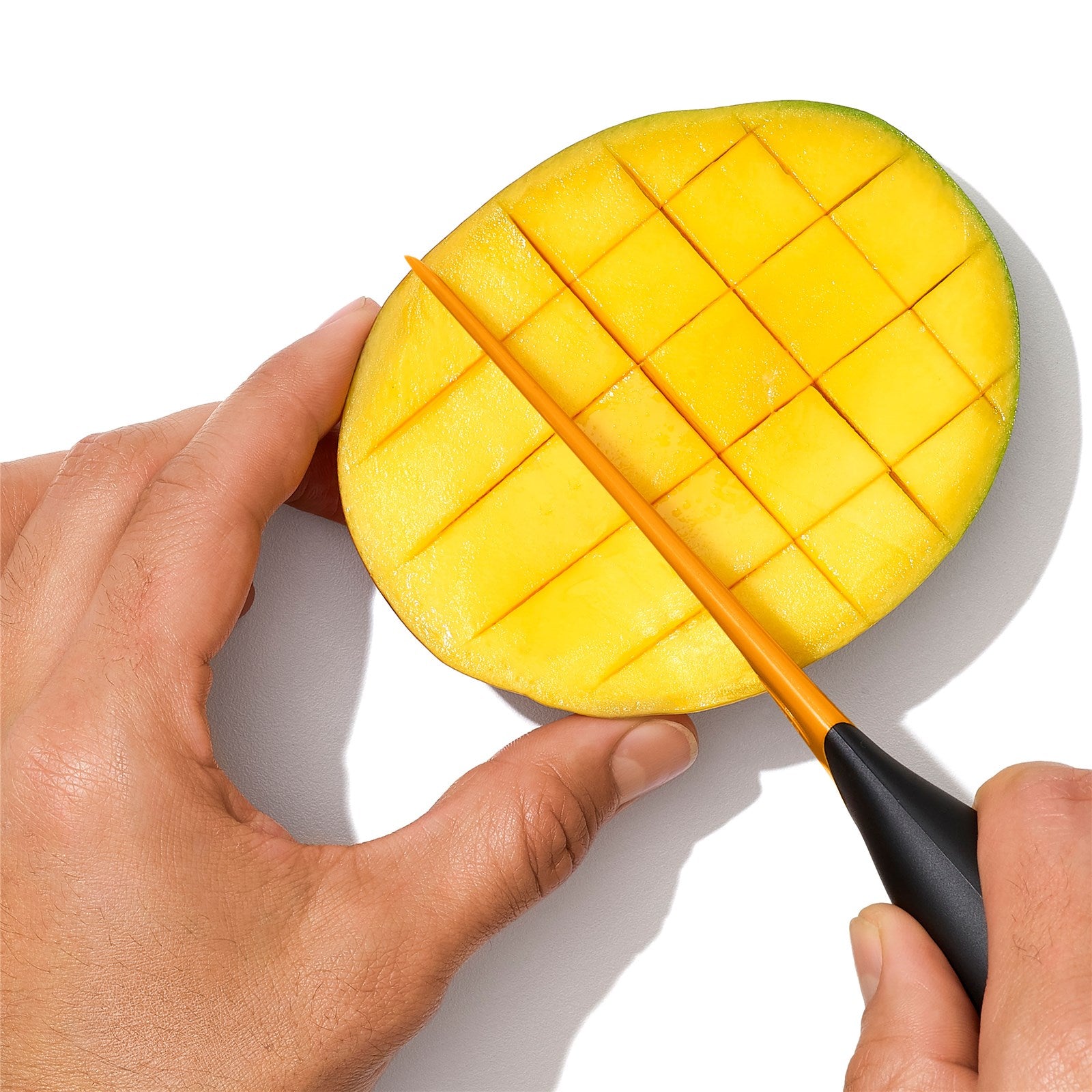 Erleben Sie den OXO GG Mangoschneider mit Portionierer – das perfekte Werkzeug für Mango-Liebhaber, um frische Früchte schnell und einfach zu genießen!