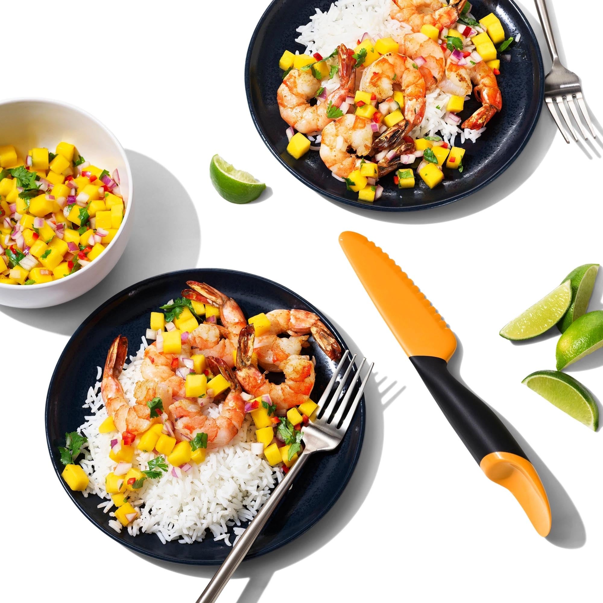Effizienter OXO Mangoschneider: Einfaches Entkernen & Portionieren.