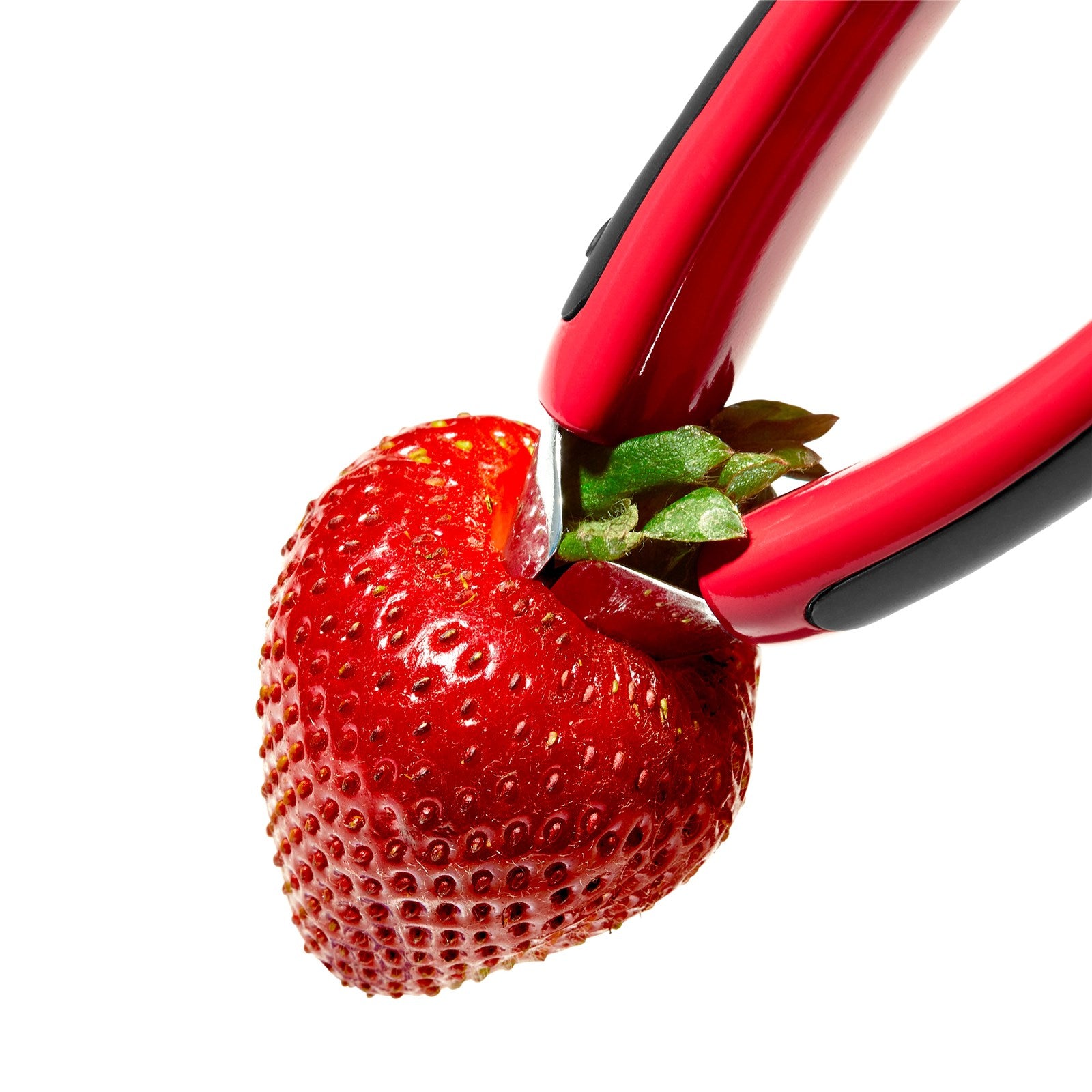 Effizienter Erdbeerstrunkentferner von OXO: Ergonomisch, leicht und hygienisch. Entfernt Strunken schnell und schonend für perfekte Erdbeeren.