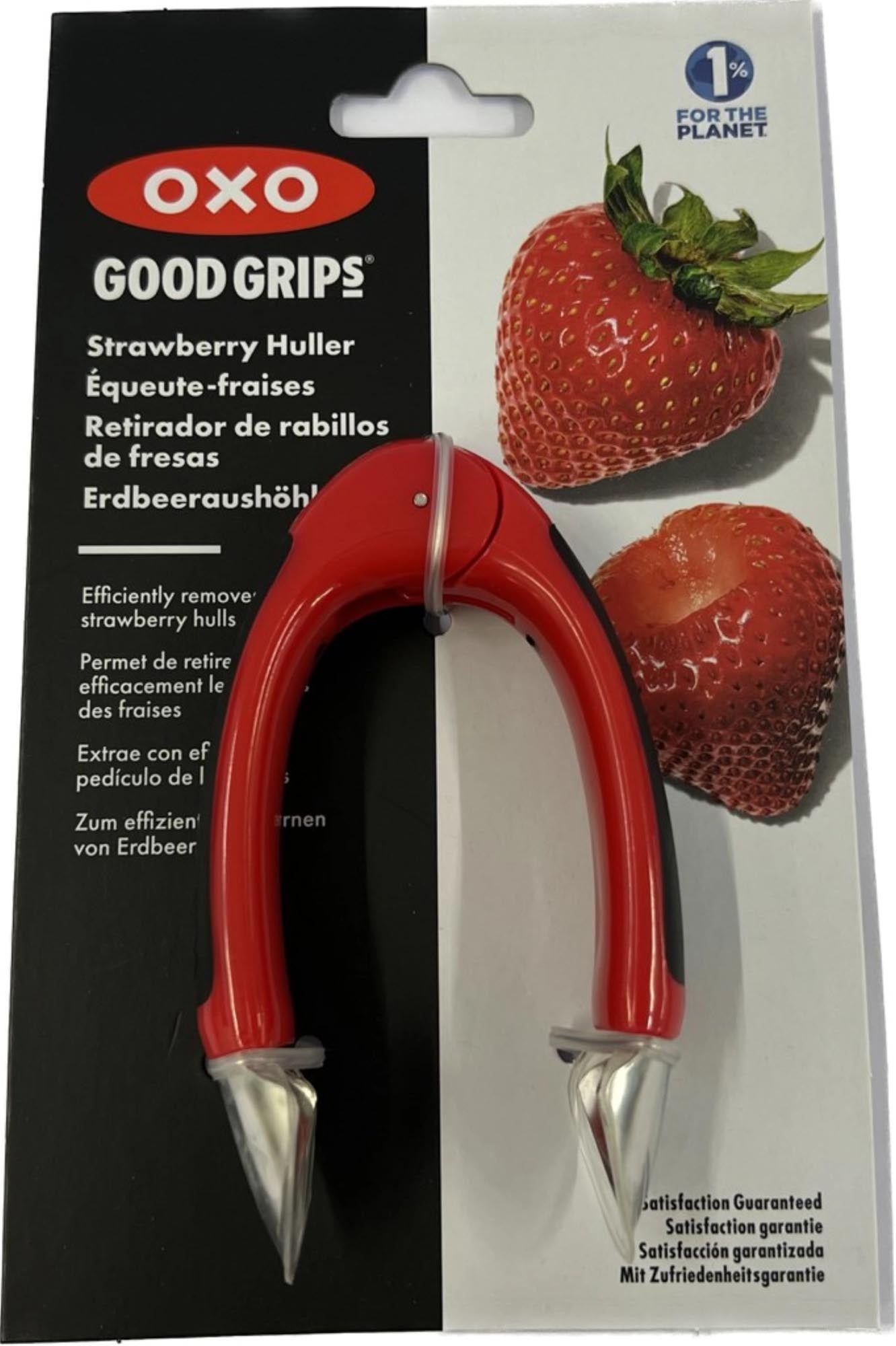 Praktischer OXO Erdbeerstrunkentferner für frische, saubere Früchte.