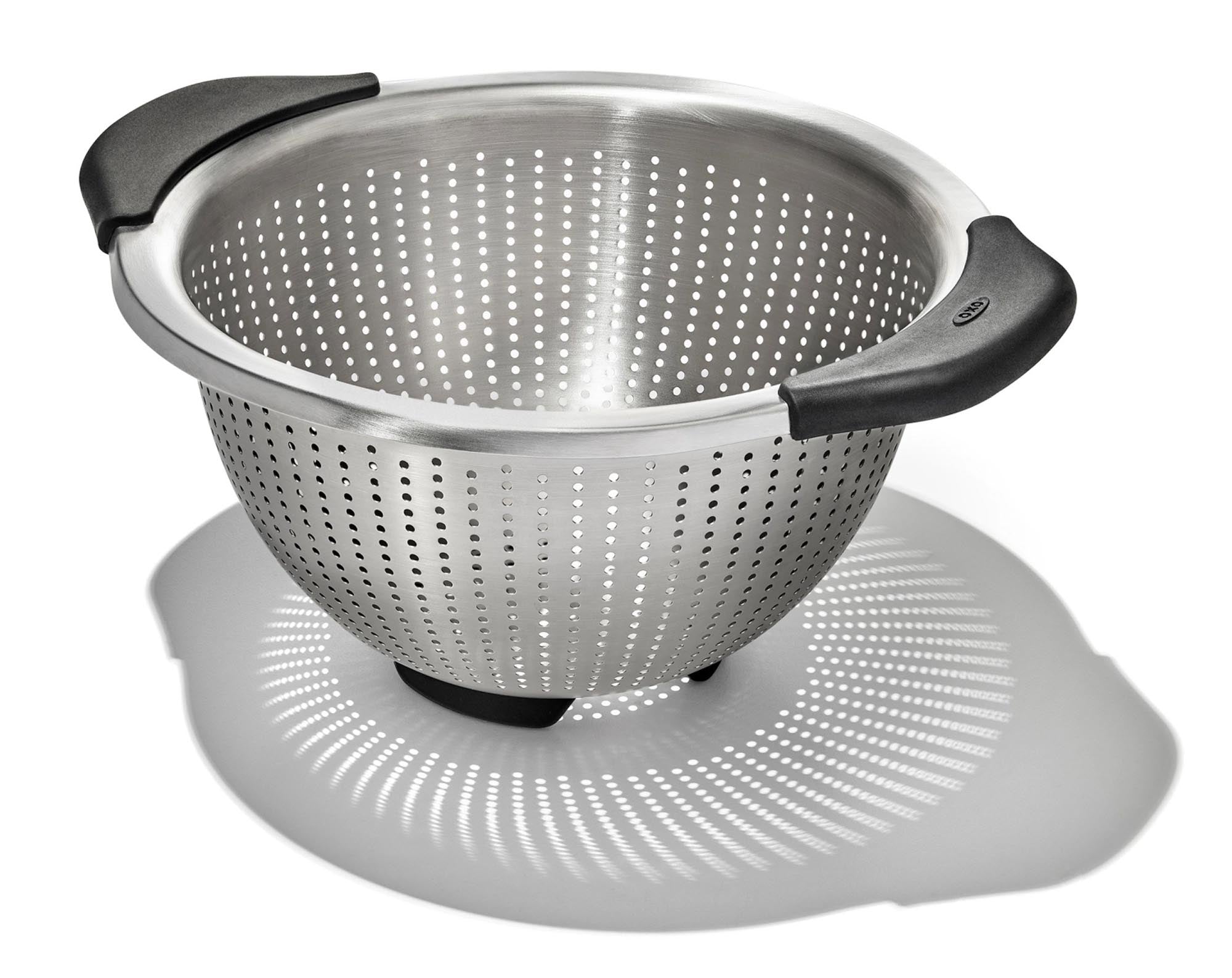 Elegantes OXO Sieb aus Edelstahl, 28.3x24.1cm, mit ergonomischem Griff. Perfekt für Pasta, Obst & Gemüse. Langlebig & hygienisch.