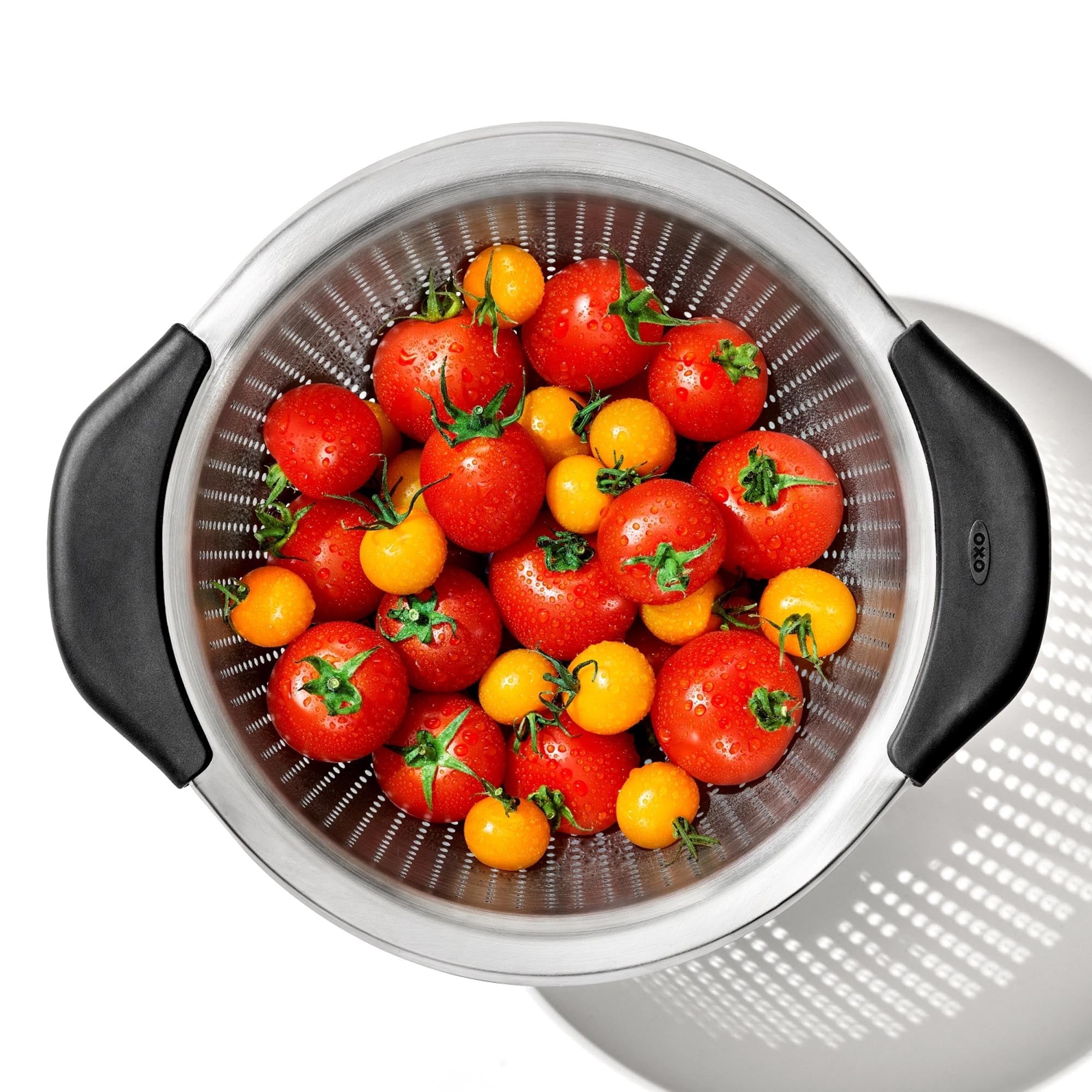 Robustes OXO Sieb: Effizientes Abtropfen mit stilvollem Design.