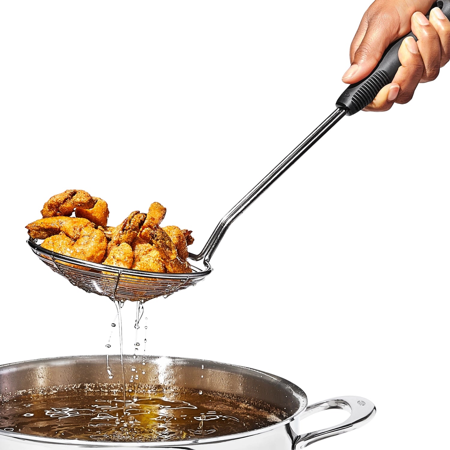 Der OXO Good Grips Draht-Schaumlöffel, 37.6x13.9cm, vereinfacht das Abseihen von Lebensmitteln und bietet eine rutschfeste Handhabung für müheloses Servieren.