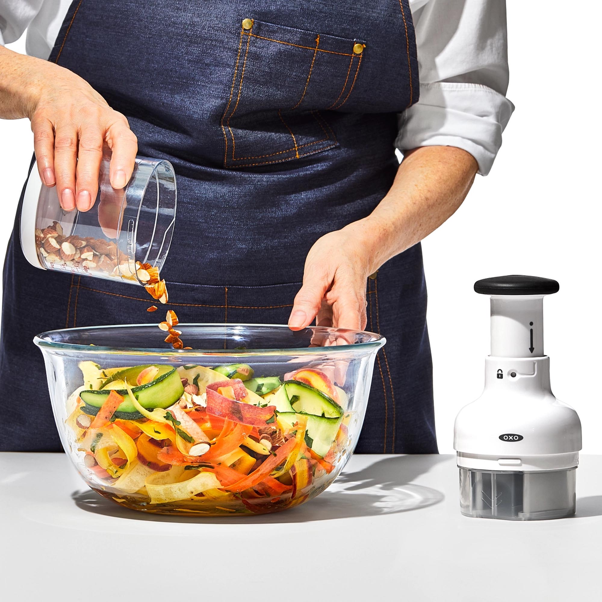 Der OXO Good Grips Gemüsehacker: Ihr perfekter Partner für schnelles Zerkleinern von Gemüse, Obst und Kräutern in jeder Küche.