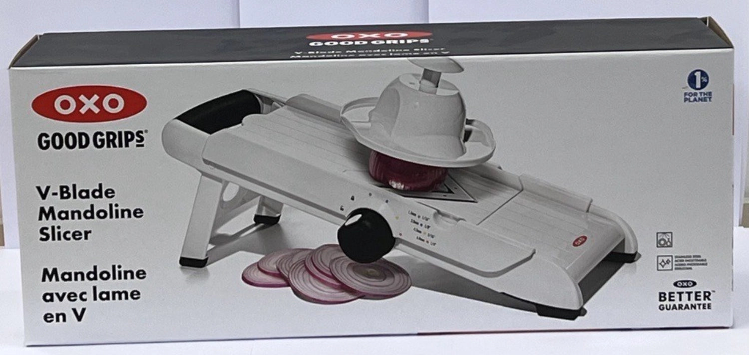 V-Blade Mandoline von OXO, perfekt für präzises Schneiden und Raffeln, ermöglicht kreative Zubereitung von Obst und Gemüse mit Leichtigkeit.