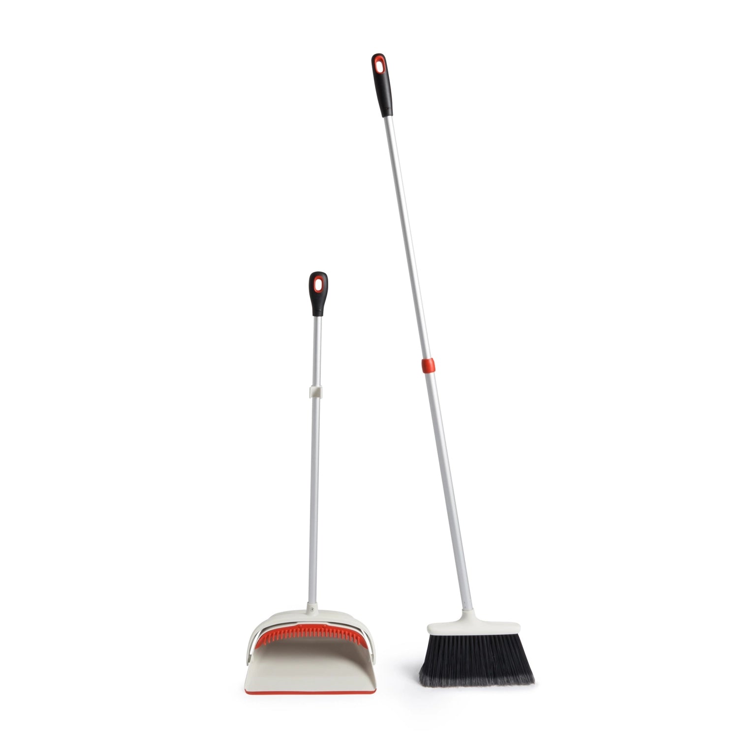 Das OXO Wischer Set groß mit ausziehbarem Besen ist ideal für vielseitige Reinigungsaufgaben. Robust, ergonomisch und haushaltsfreundlich.