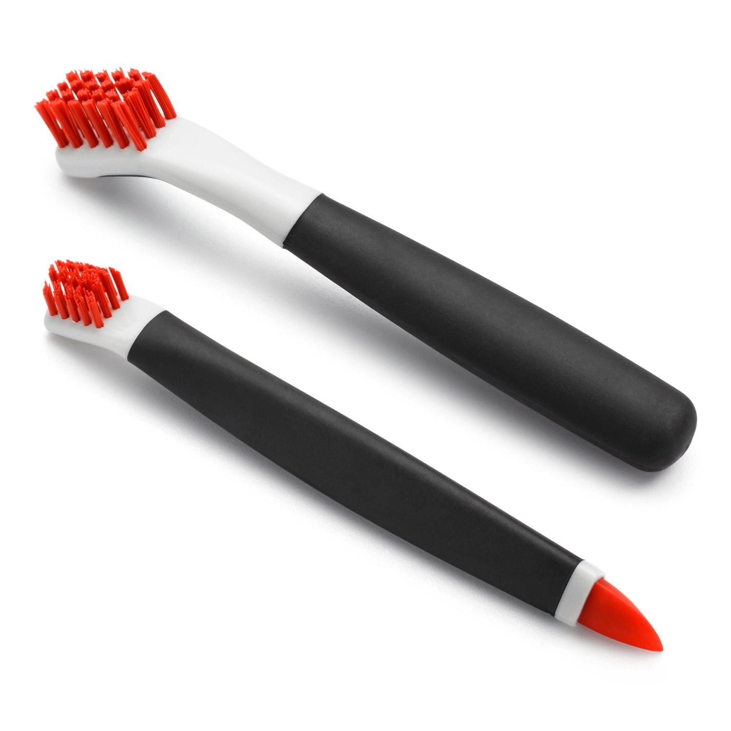 Zwei praktische OXO Reinigungsbürsten für effektives Abwaschen. Ergonomisches Design und robuste Borsten sorgen für gründliche Sauberkeit.