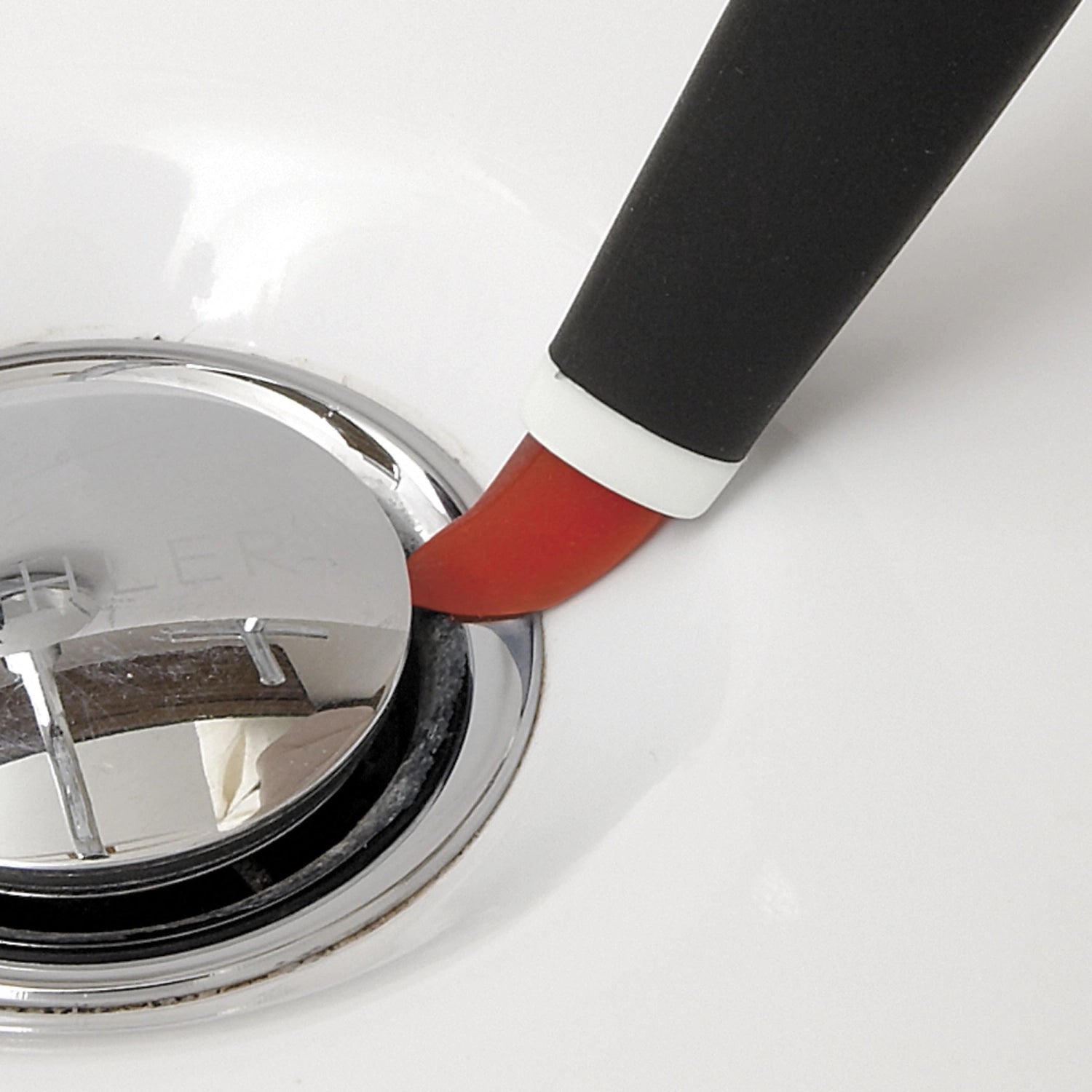 Set aus zwei OXO Reinigungsbürsten, ideal für müheloses Abwaschen. Ergonomisch geformt mit strapazierfähigen Borsten für gründliche Sauberkeit.
