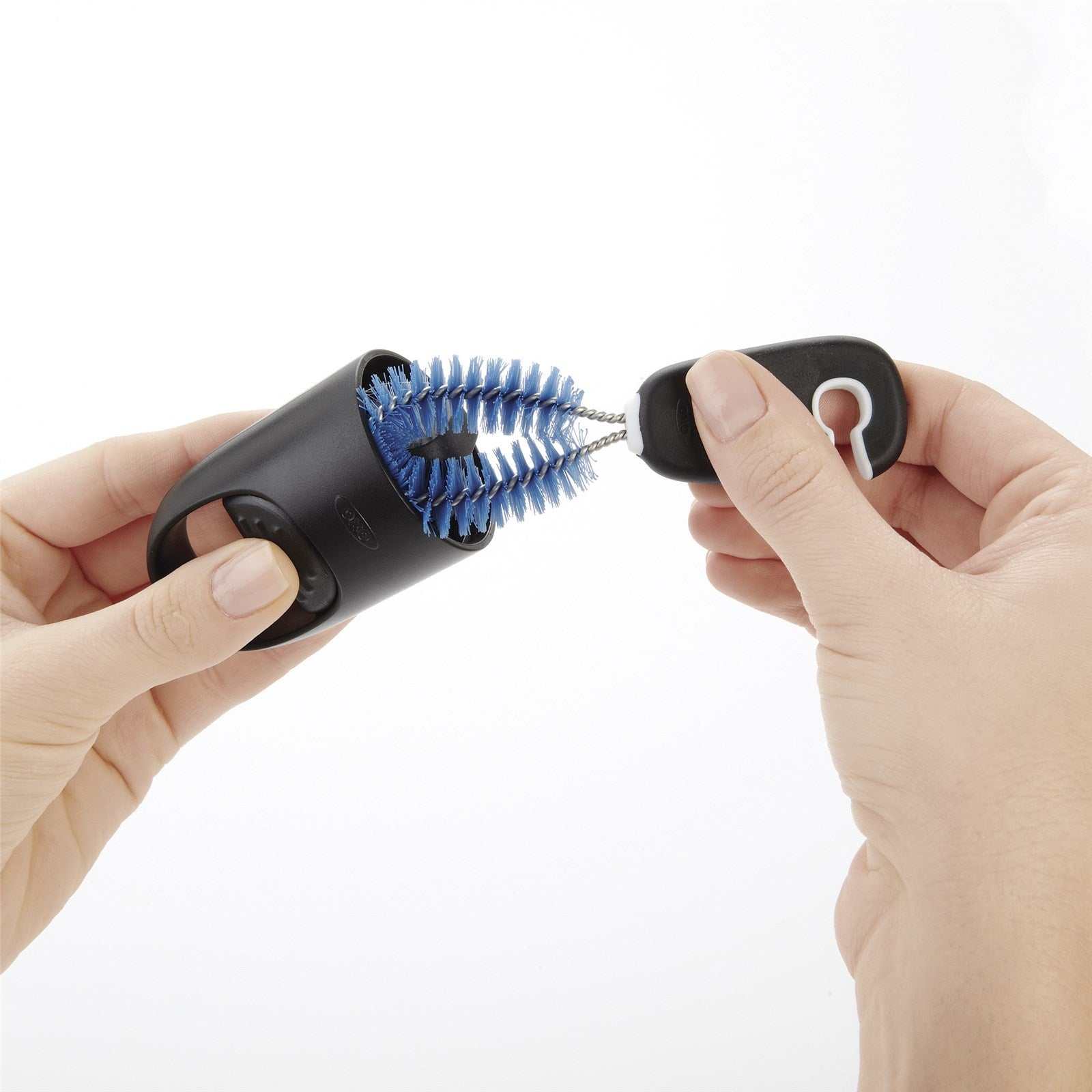 Effektives OXO Reinigungsset: 3 Bürsten für hygienische Trinkflaschen.