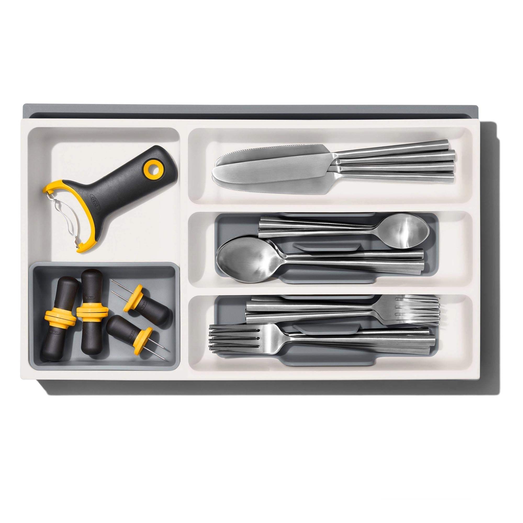 OXO Good Grips Schubladeneinlage: Erweiterbar, rutschfest und stilvoll – für perfekte Organisation in Küche und Büro.
