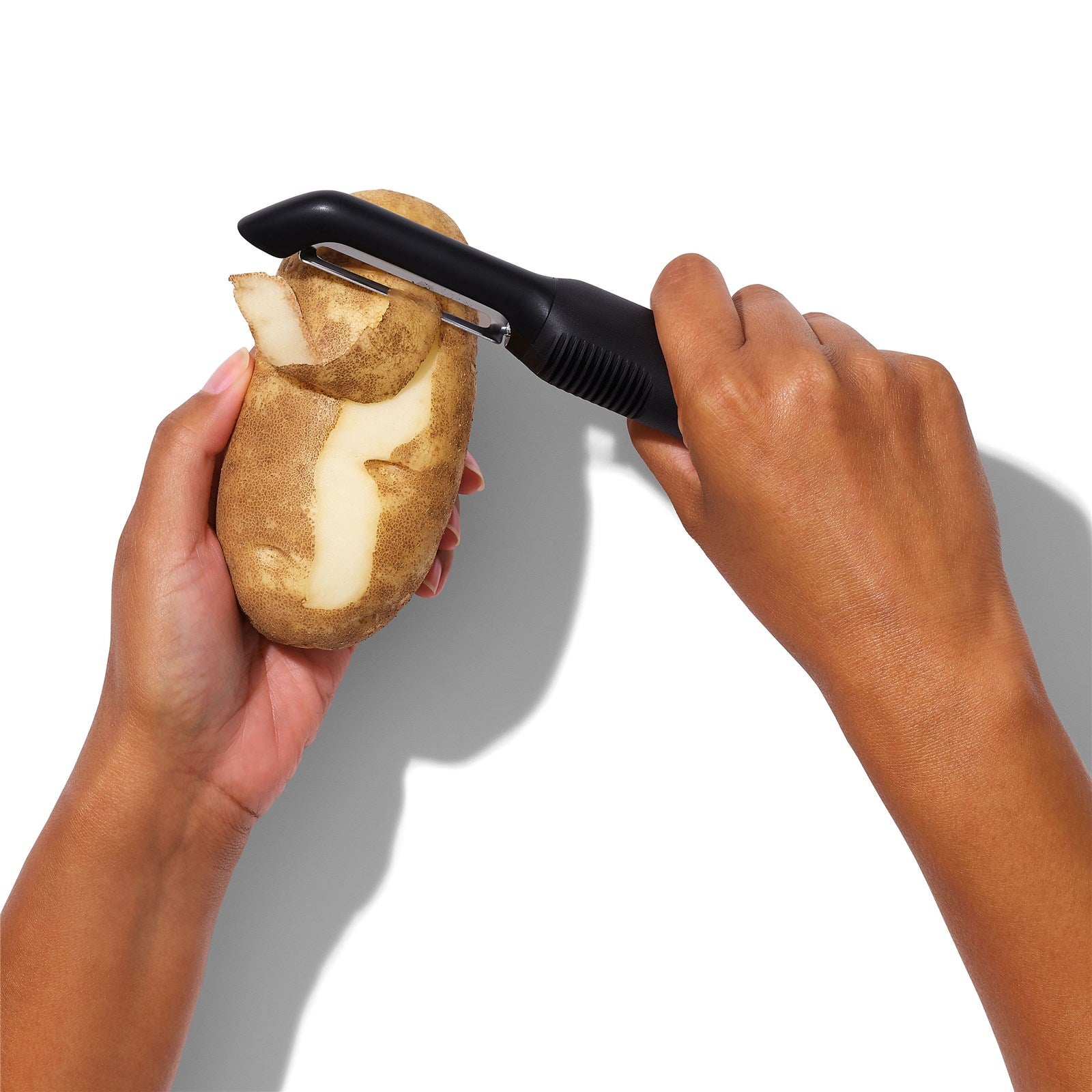 Entdecken Sie den OXO Drehschäler (17,8 cm) – ergonomisch, rostfrei und ideal für präzises Schälen von Obst und Gemüse. Ein Must-Have für jede Küche!