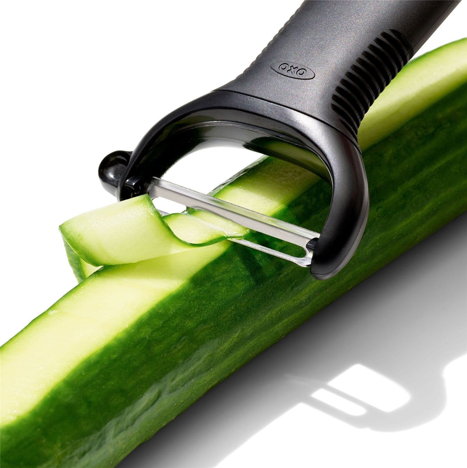 OXO Y-Schäler 15.2 cm: Innovativer Küchenhelfer mit rutschfestem Griff, scharfer Klinge und stilvollem Design für einfaches Schälen.